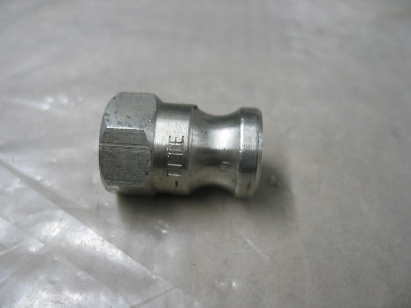 EVER-TITE 1/2B CAM & GROOVE MALE SS FITTING WITH 1/2″ FNPT THREAD P9563
