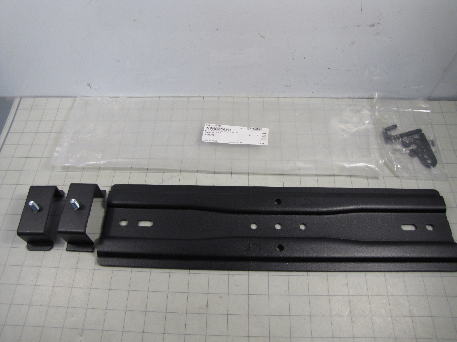 Chatsworth 12730-718 3″ Channel Rack-To-Runway Mounting Plate w/ Bracket NEW