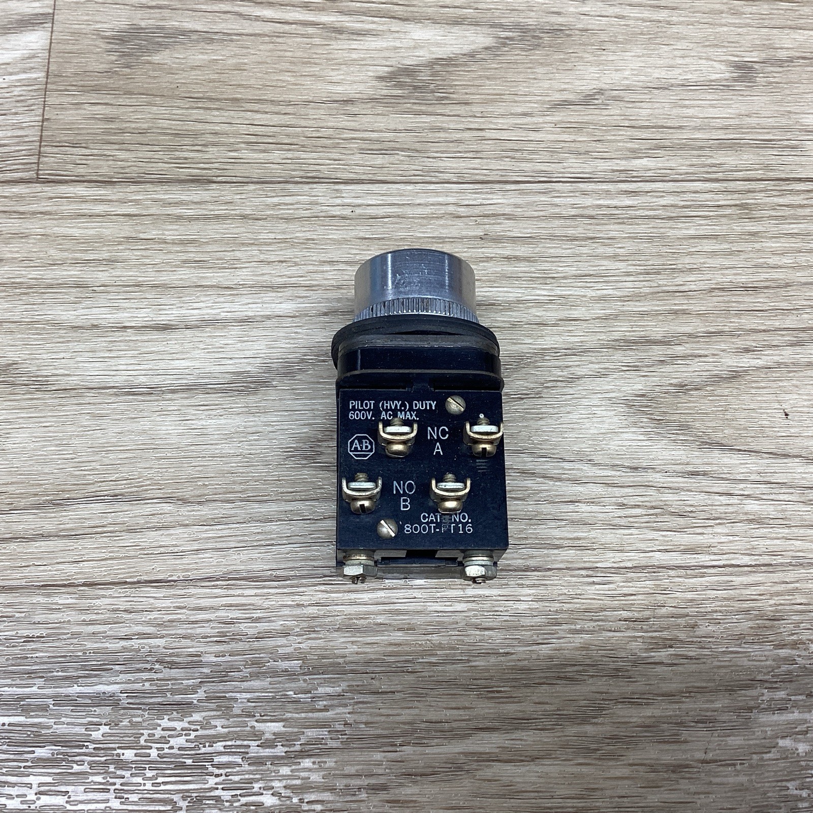 ALLEN BRADLEY PILOT ILLUMINATED PUSH BUTTON NO BULB BASE ONLY #821PT142*CO