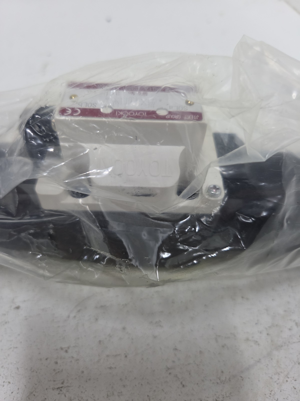 TOYOOKI HD1-3W-BG1A-025D-WYD2A Solenoid Valve **NOS**