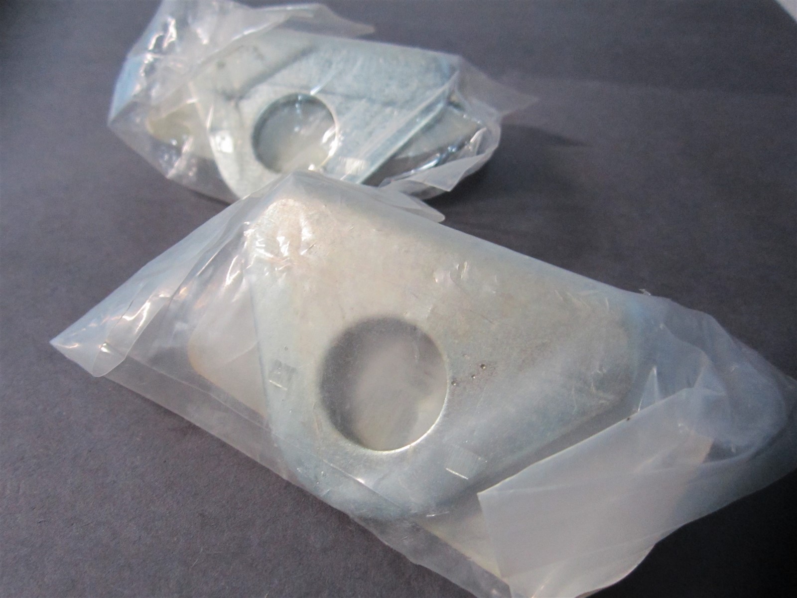 (5VKW1) 1-1/4″ x 1-1/2″ x 2-1/2″ Foot Mounting Brackets – Lot of 2