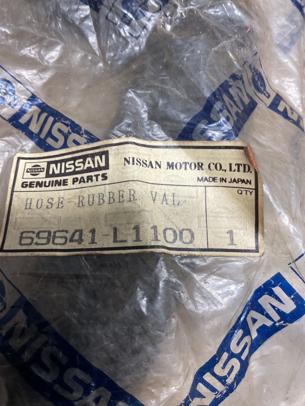 Nissan 69641-L1100 90 degree Rubber Hose #126N74