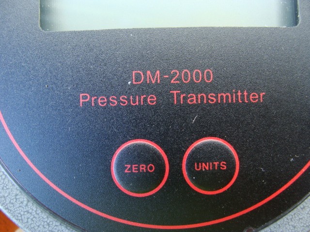 DWYER PRESSURE TRANSMITTER DM2000 MODEL DM-2013-LCD RANGE: .5-0-.5″WC 10PSIG MAX