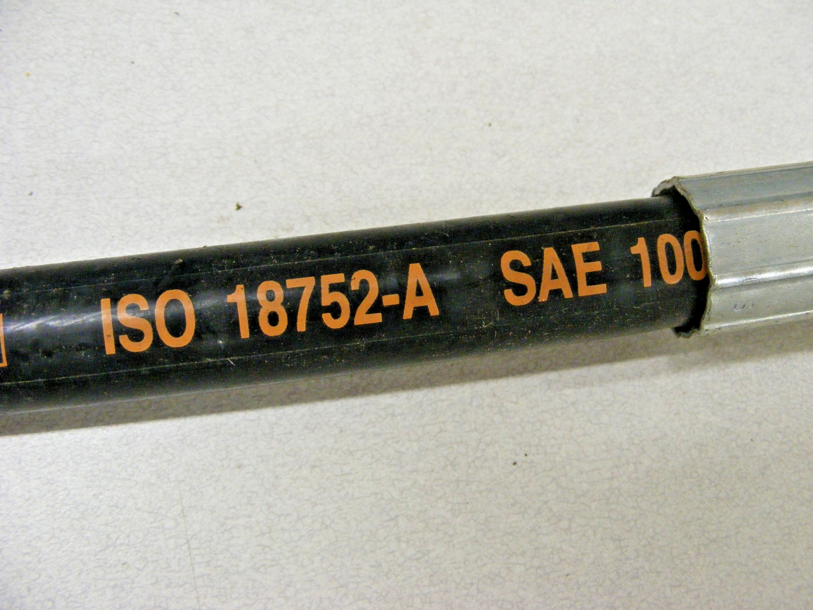 Manuli 2G-IC-126C/16 Golden iSO 21 Antiwear Hose 18752-A SAE 3040 psi (zz3)