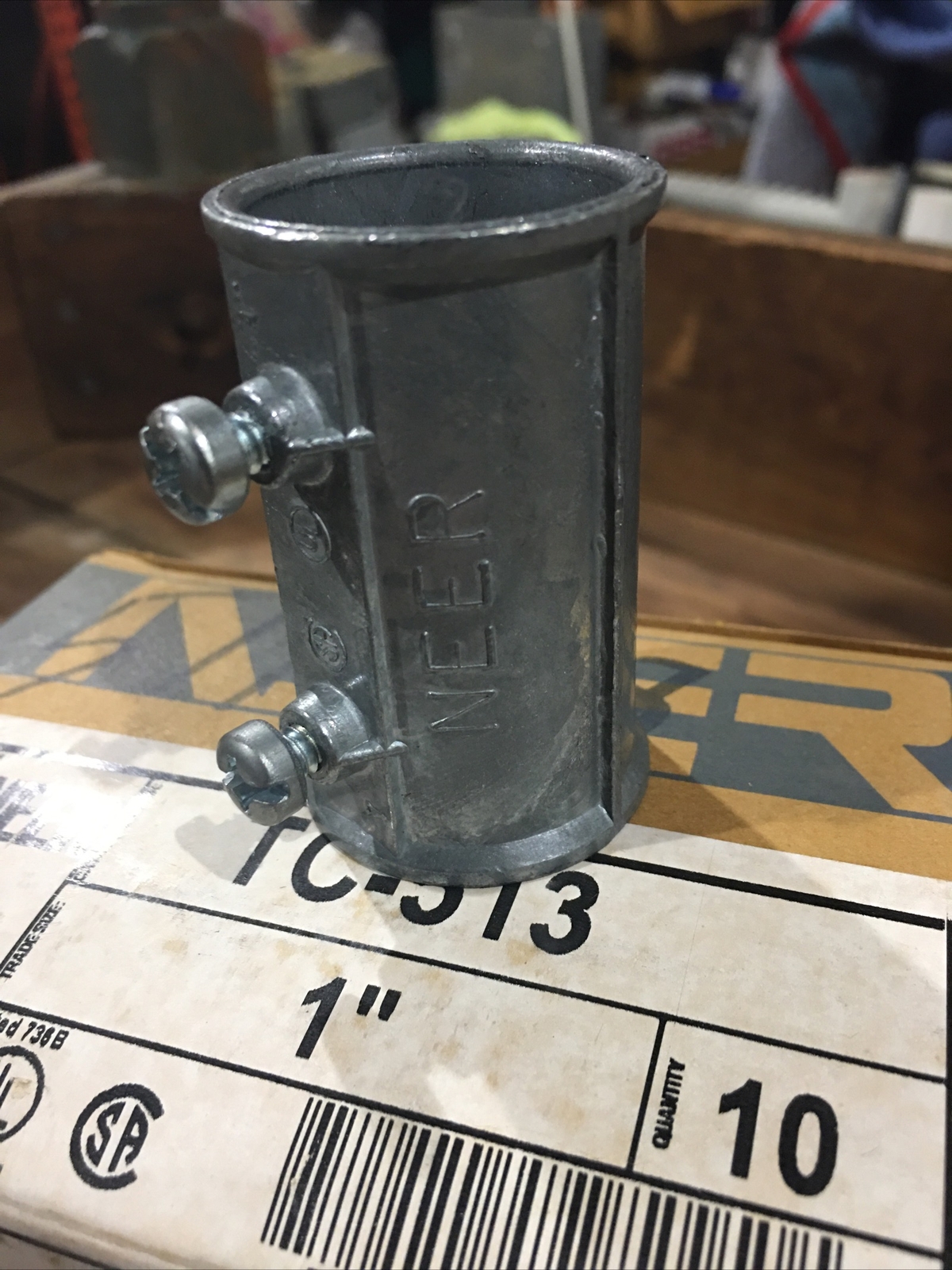 1 Pack of 20 NEER TC-513 EMT SET SCREW COUPLING, 1″ Zinc Die Cast