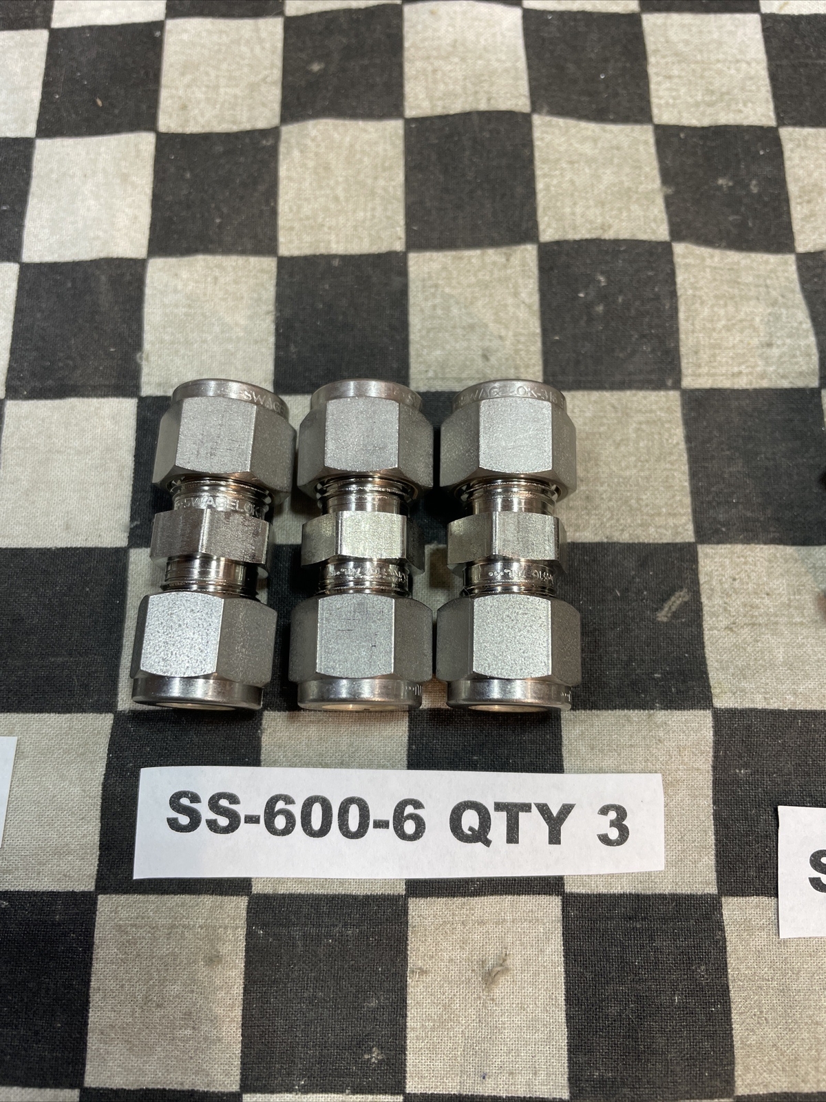 SWAGELOK SS-600-9, SS-600-6, SS-600-3, SS-600-61, TEE BLOW UNION LOT OF 8#163914