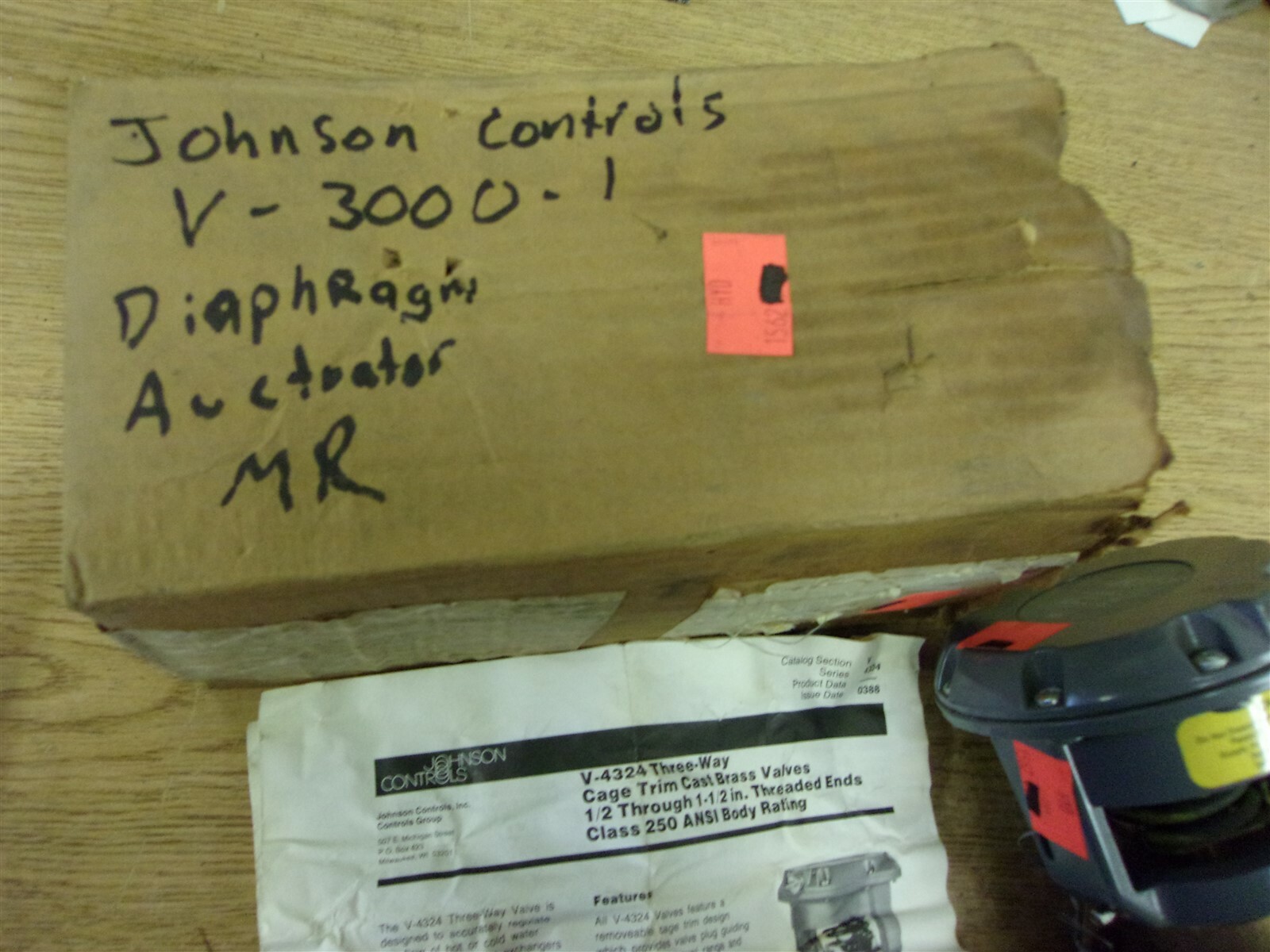 NEW Johnson Controls V-3000-1 Diaphragm Actuator MR *FREE SHIPPING*