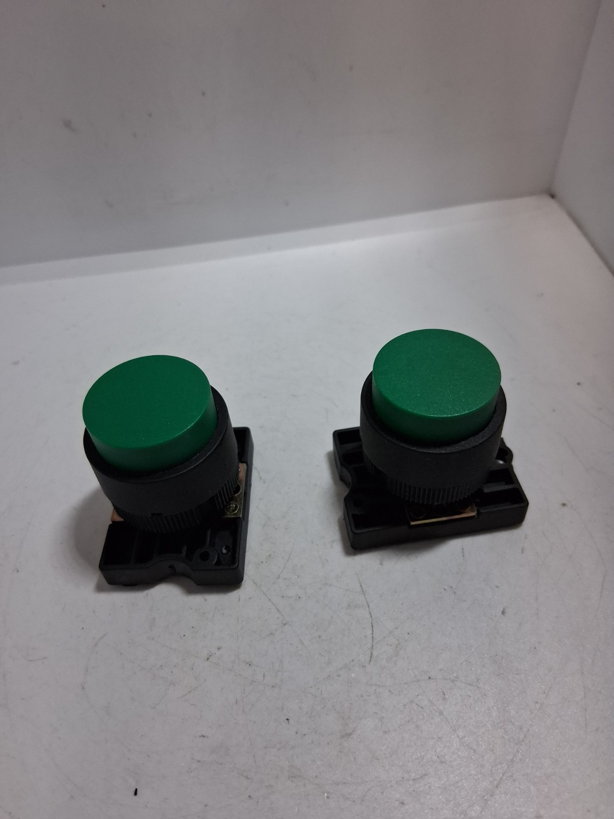 SCHNEIDER ZA2-BL3 PUSHBUTTON OPERATOR GREEN EXTENDED HEAD (LOT OF 2) NNB