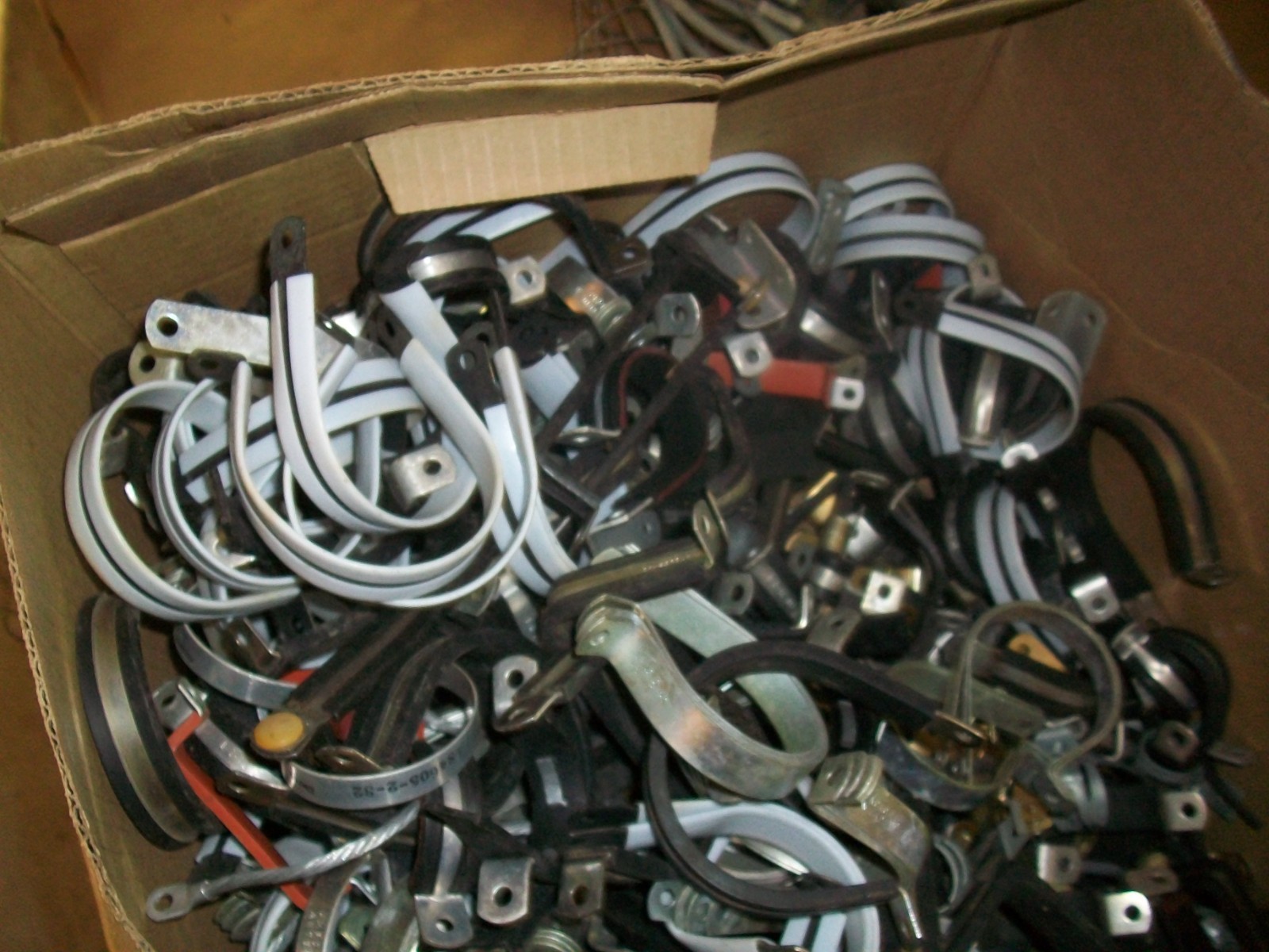 19lbs Assorted Pipe Straps – Light duty NEW