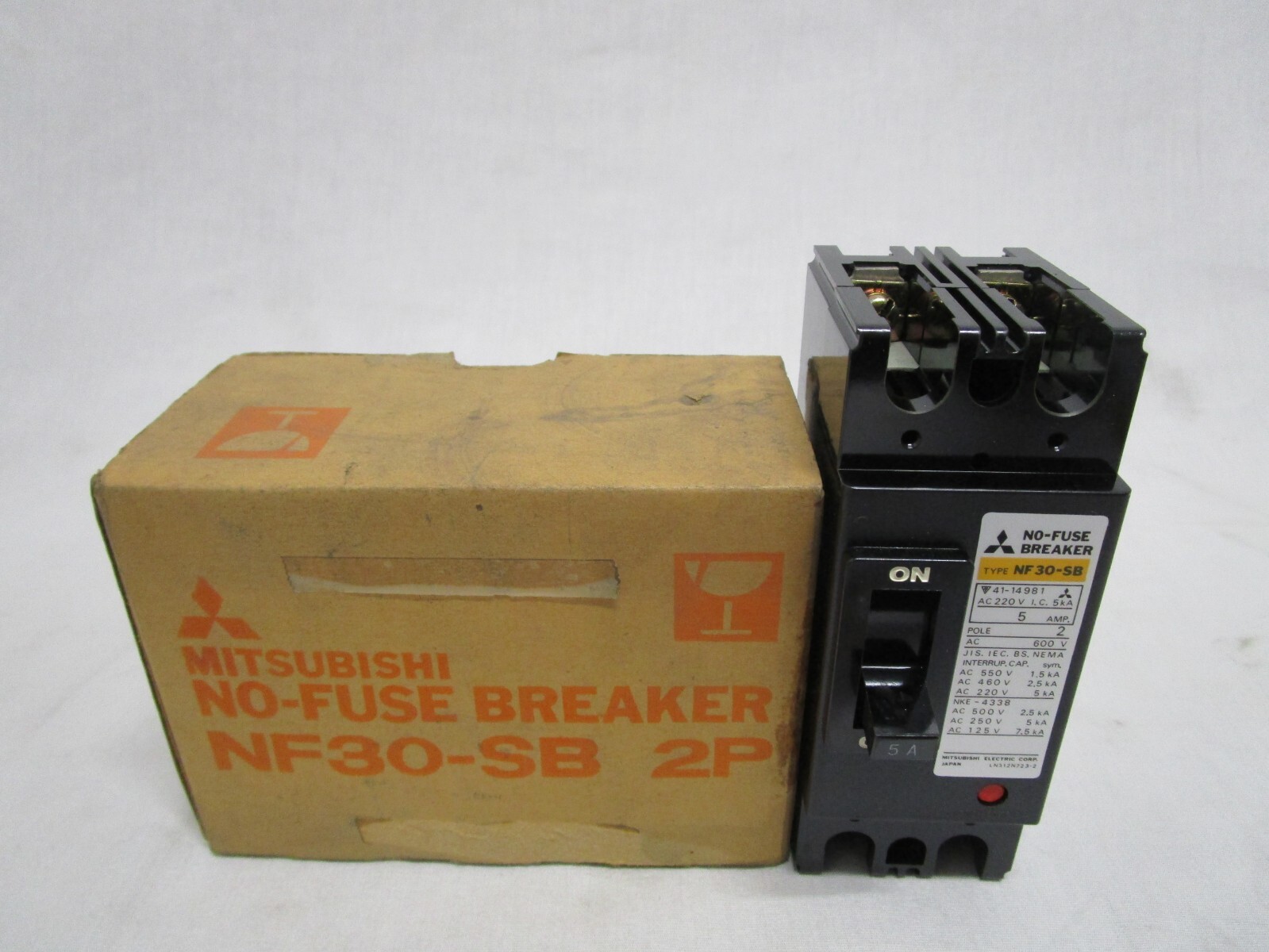 NEW MITSUBISHI NF30-SB NO-FUSE CIRCUIT BREAKER 2P 600V 5A