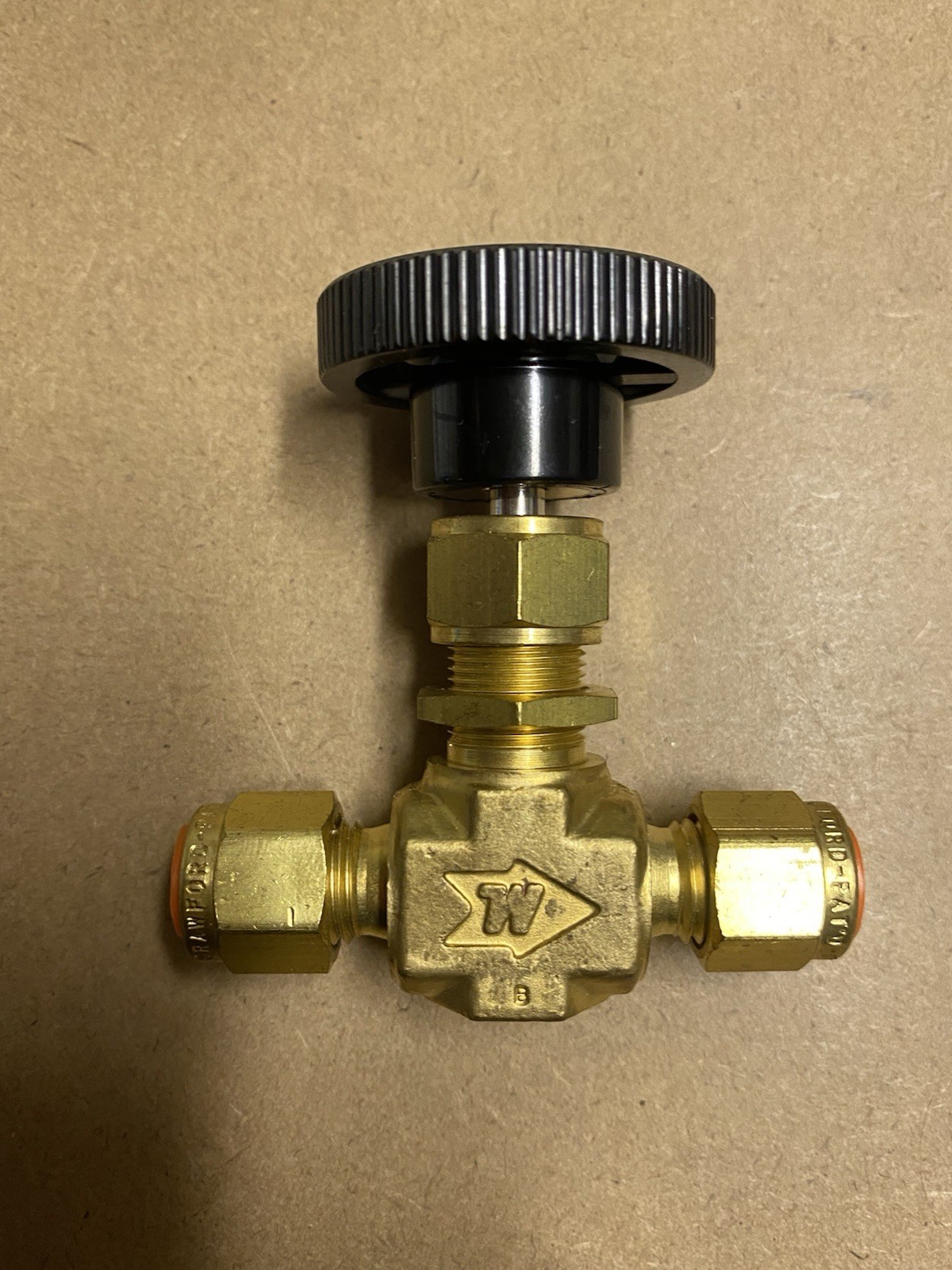 Whitey Swagelok B-1VS4-W1, B1VS4W1, Needle Valve, 0.37 Cv, 1/4″