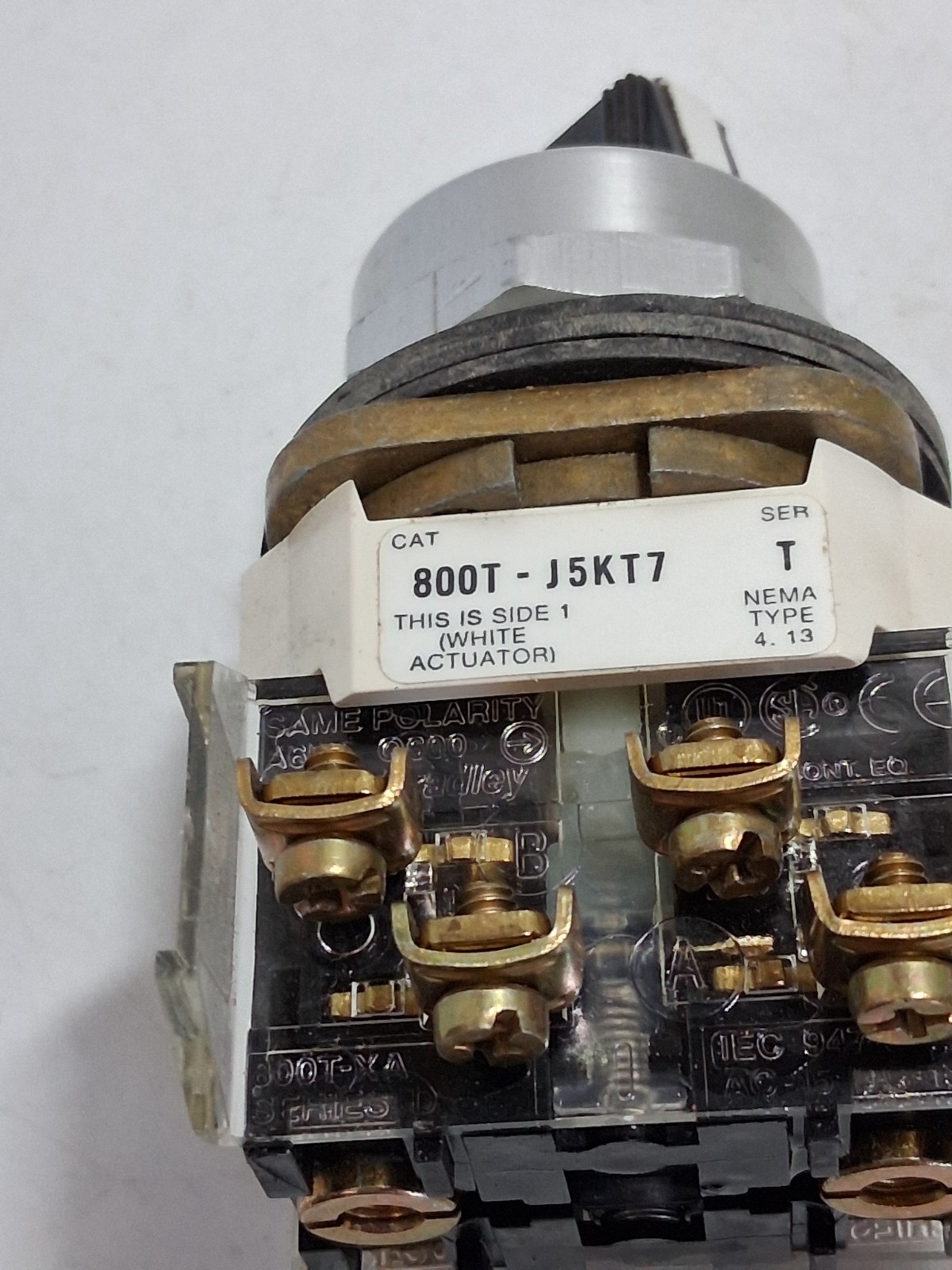 ALLEN BRADLEY 800T-J5KT7B SELECTOR SWITCH 2NO/2NC 3 POS SP RET FROM RIGHT SE T