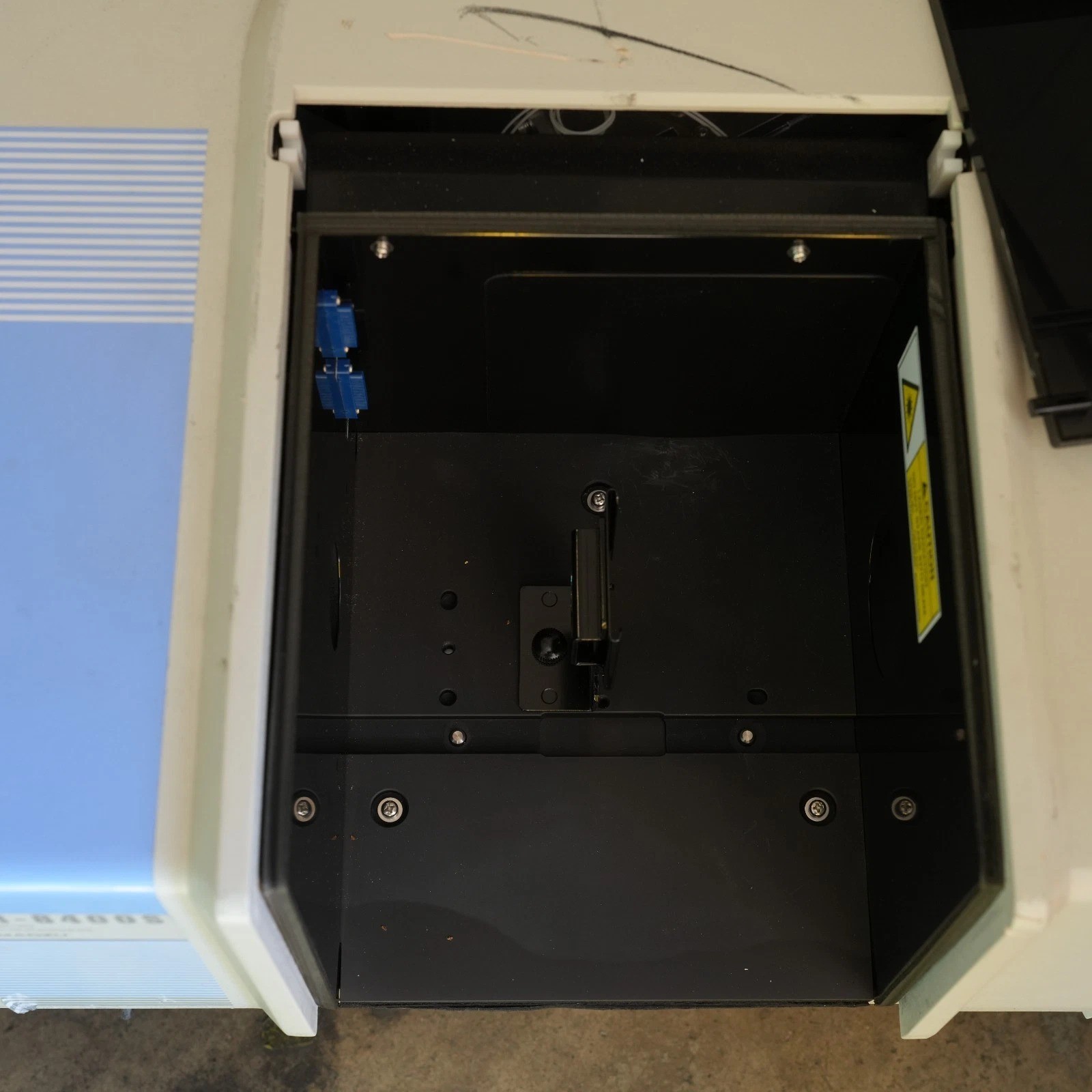 Shimadzu FTIR-8400S Fourier Transform Infrared Spectrophotometer T12-WH