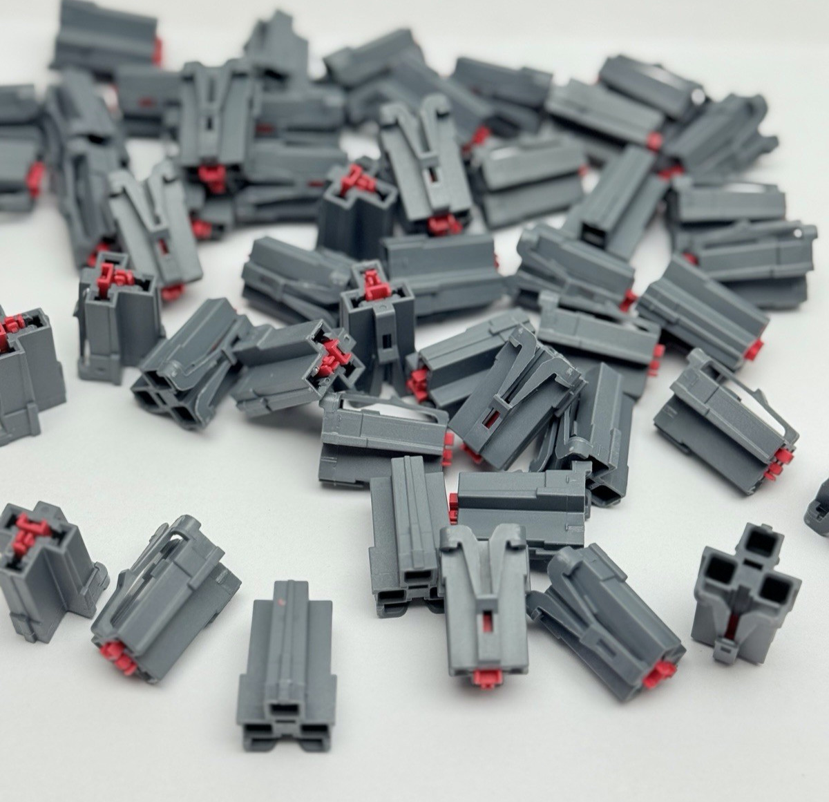 Lot of 50, Automotive Connectors 3 Way Female APEX 2.8 Unsealed Dark Grey