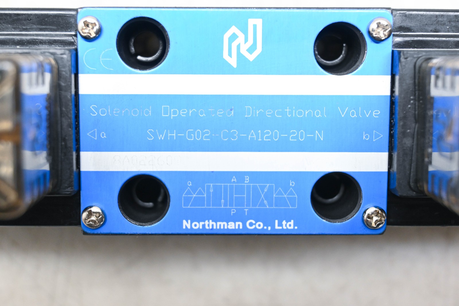 Northman SWH-G02-C3-A120-20-N Solenoid Operated Directional Control Valve NOS