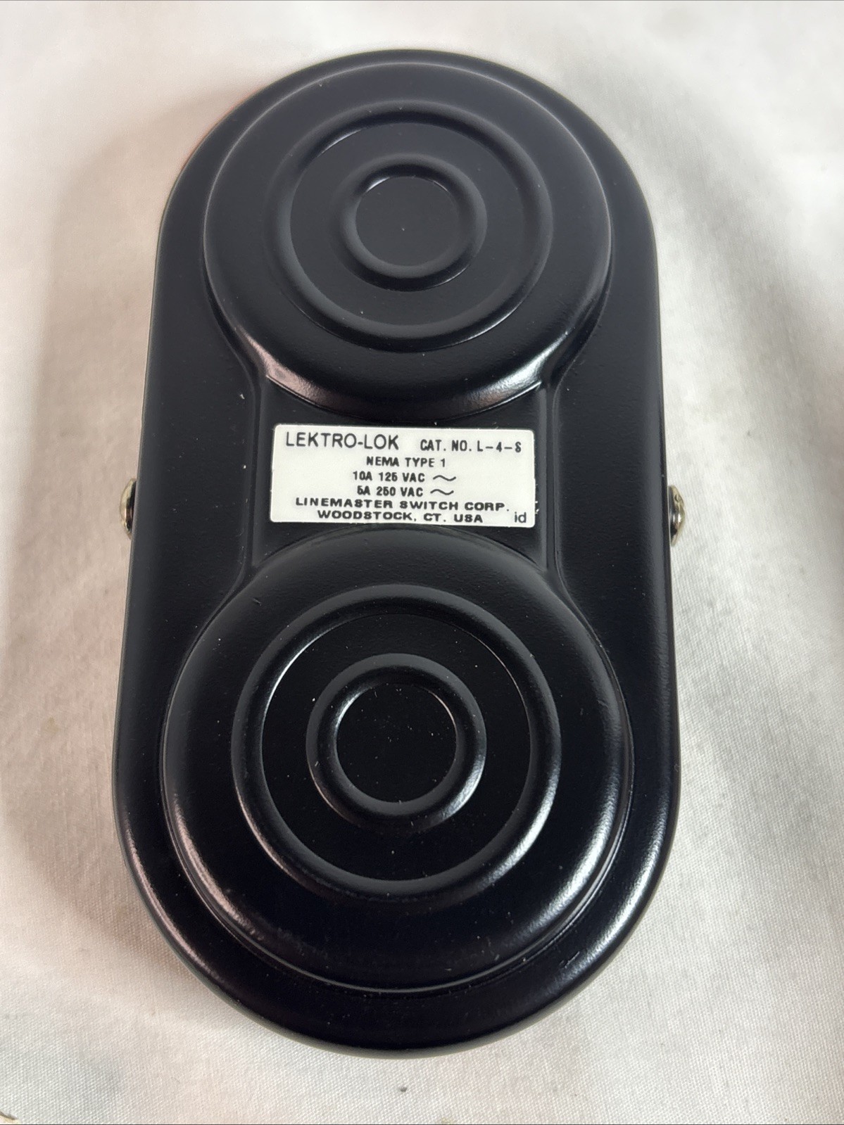 Linemaster LEKTRO-LOK L-4-S Foot Operated Switch