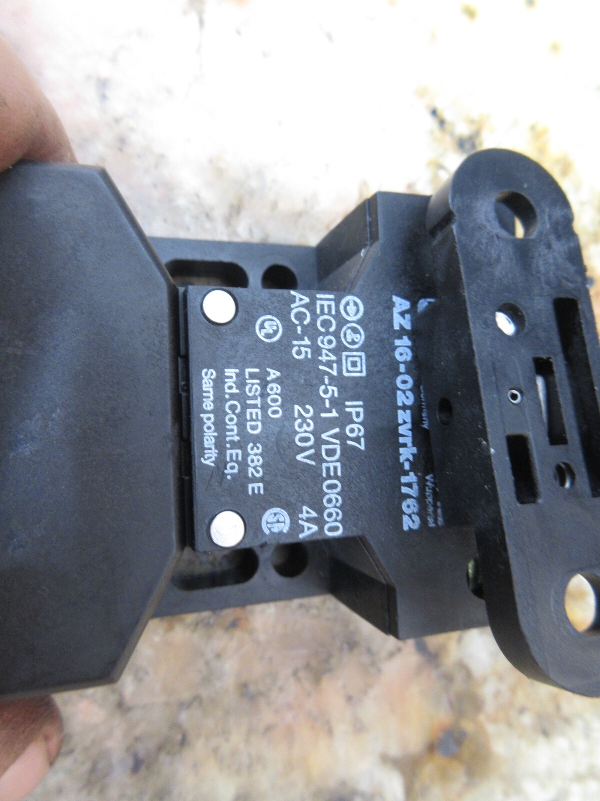 SCHMERSAL AZ16-02ZVRK-1762 IP67 IEC947-5-1 VDE0660 AC-15