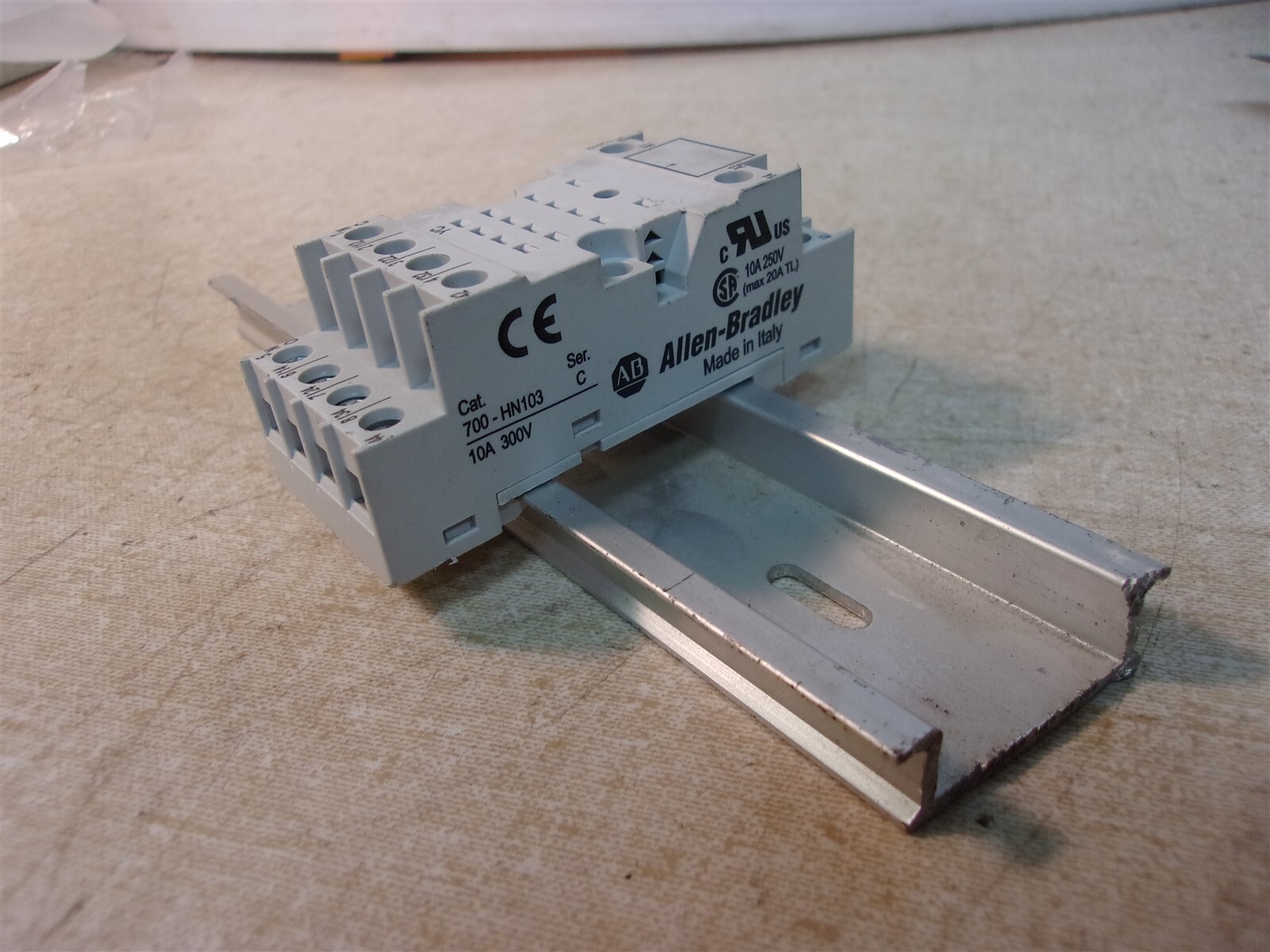 Allen Bradley 700-HN103 Relay Socket Terminal Rail Assembly *FREE SHIPPING*