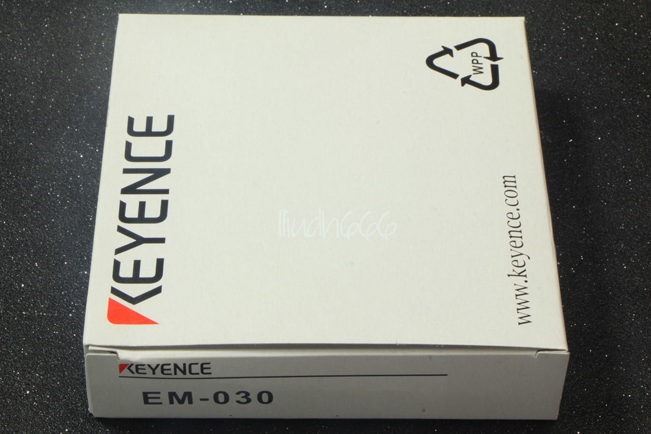 1PCS New Keyence Proximity Sensor EM-030 EM030