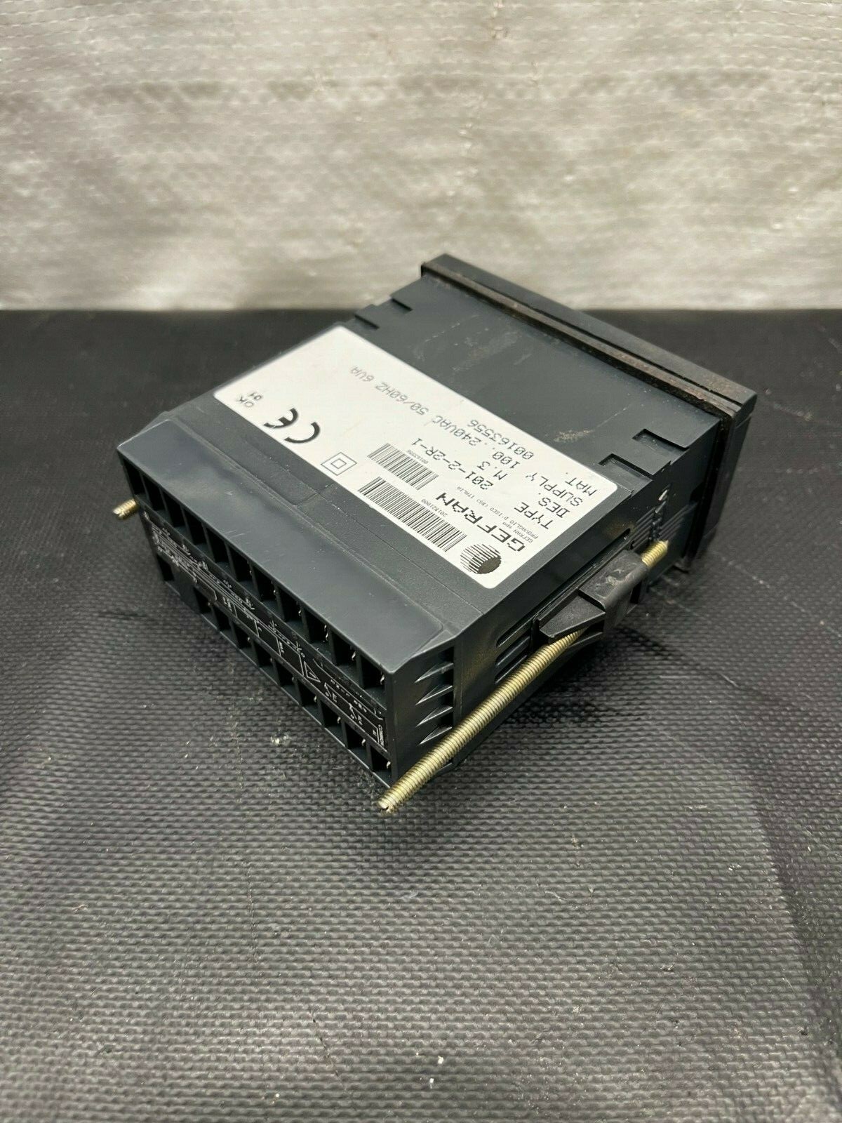 Gefran 201-2-2R-1, 240VAC, 50/60Hz, 6VA