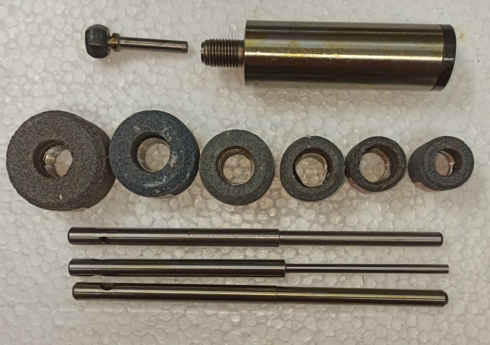 VALVE SEAT GRINDER STONE HOLDER BLACK&DEKR + STAR DRIVE WITH 3 PILOTS & 6 STONES