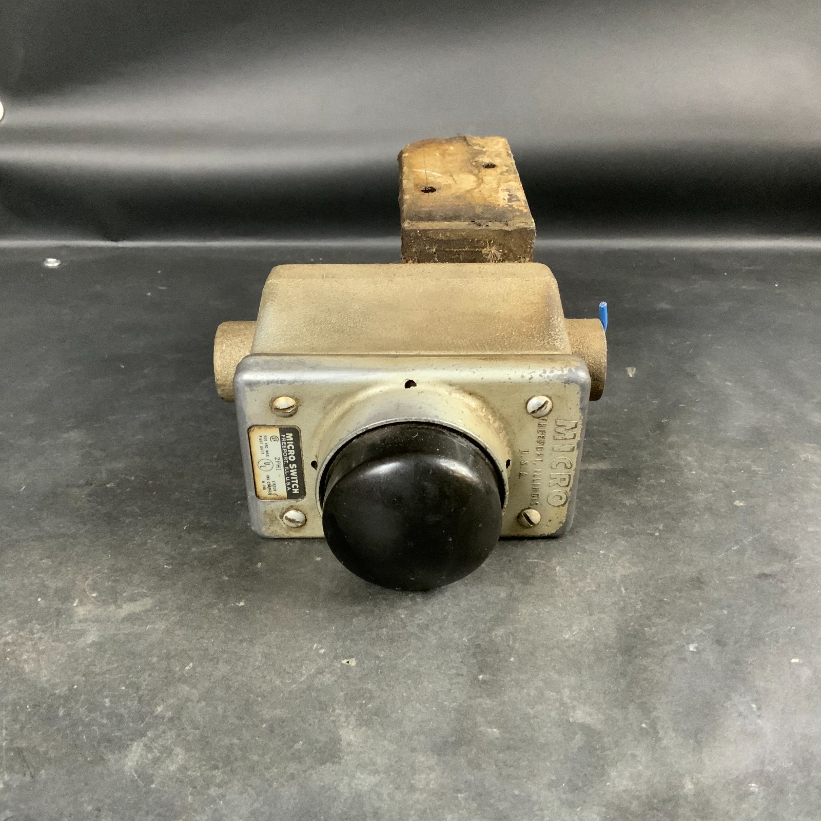 HONEYWELL 2PH1 MICRO SWITCH PUSHBUTTON ($90 OBO)