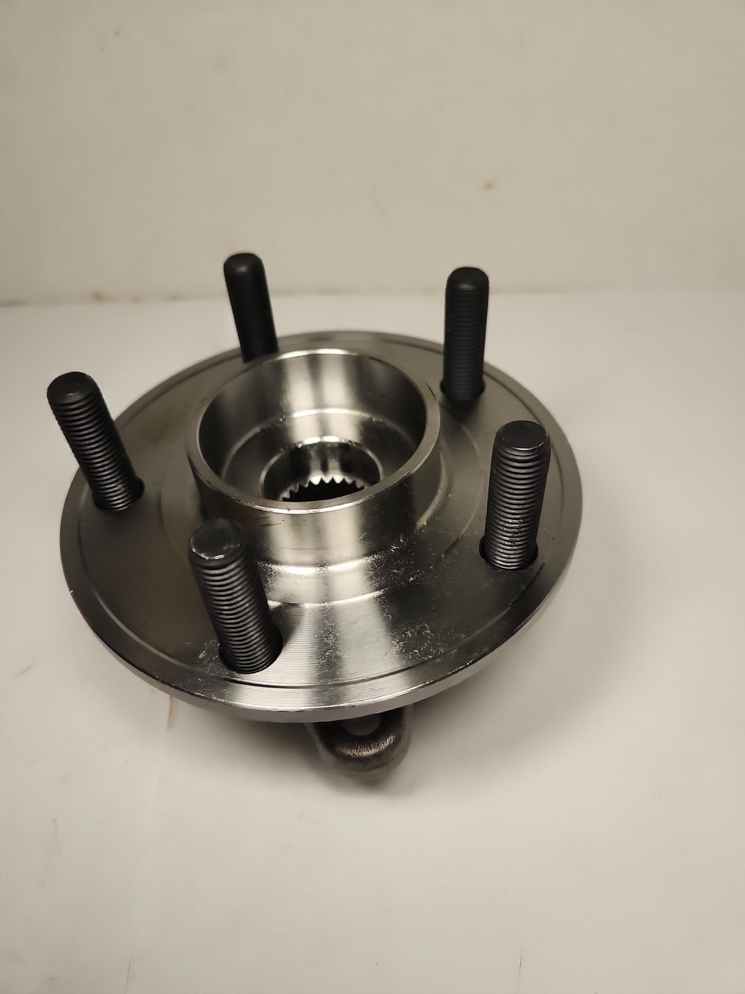 MotorbyMotor Front Wheel Bearing & Hub Assembly 512498. Ford Fusion s5