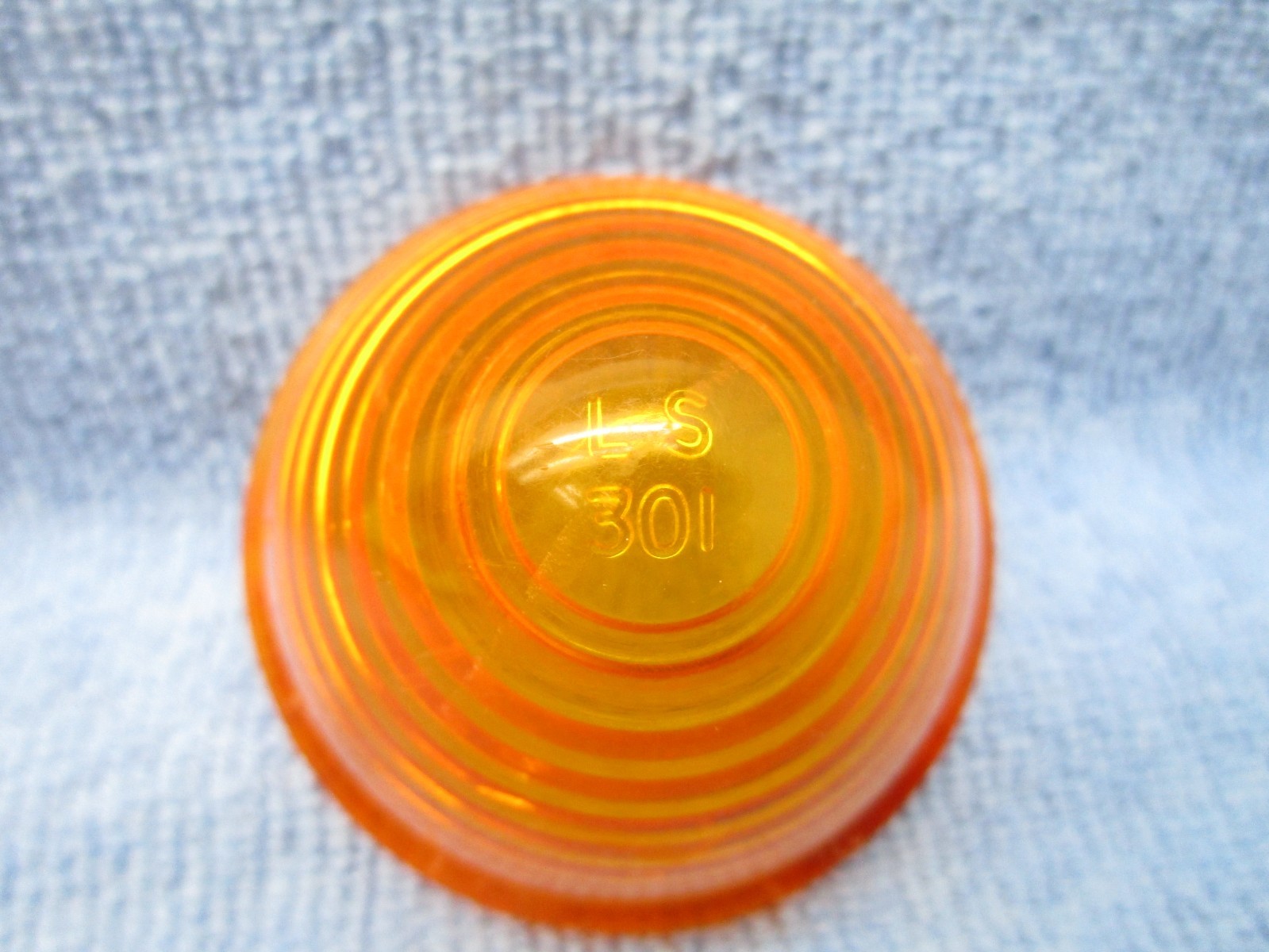 LS301 Amber Clearance Light Lamp Lens 2-1/2″ OD