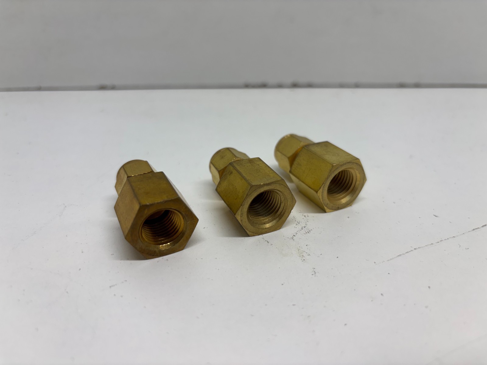 LOT OF 3 NEW OLD STOCK! SWAGELOK 1/4″ FEMALE CONNECTORS B-400-7-4
