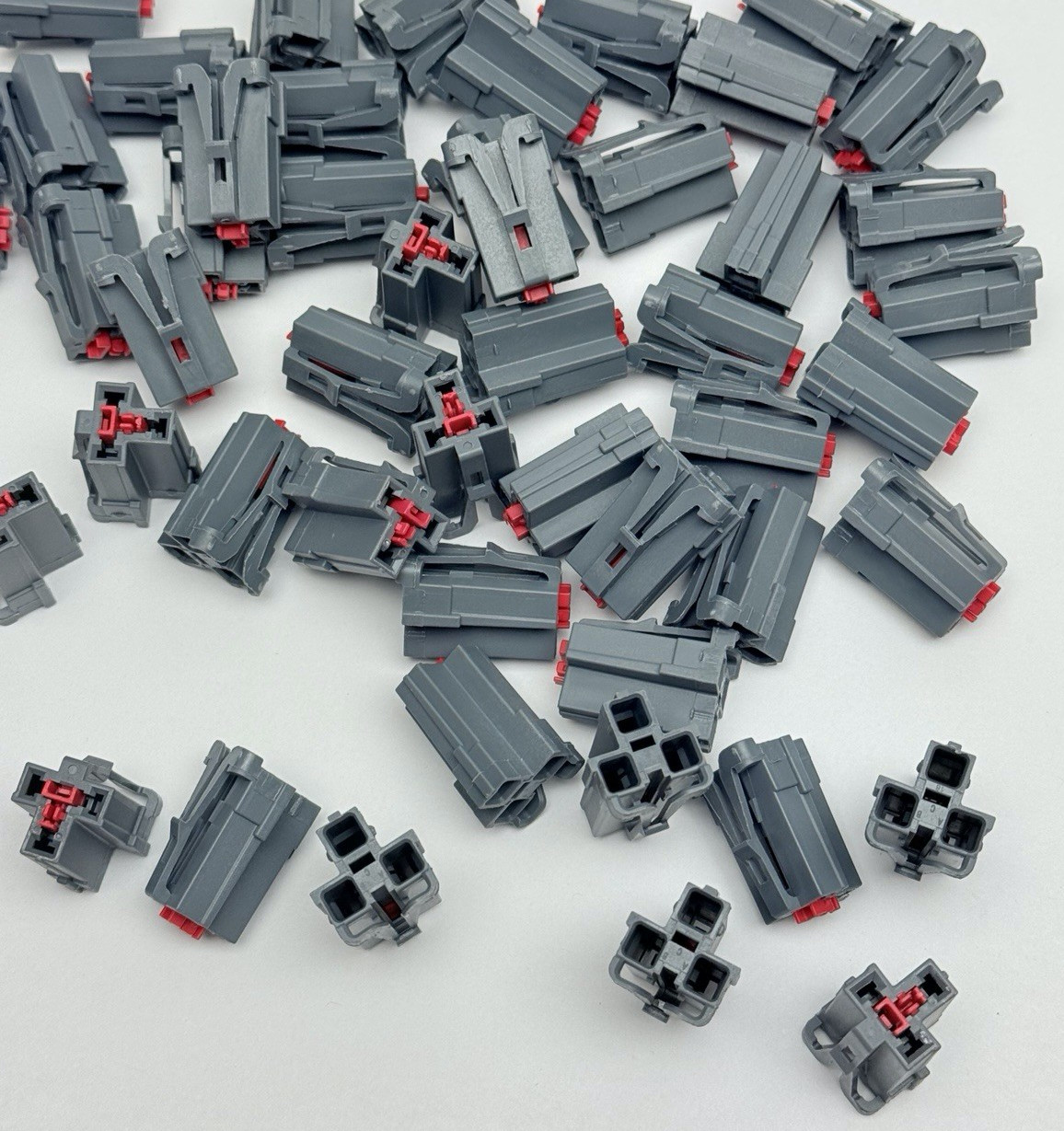 Lot of 50, Automotive Connectors 3 Way Female APEX 2.8 Unsealed Dark Grey
