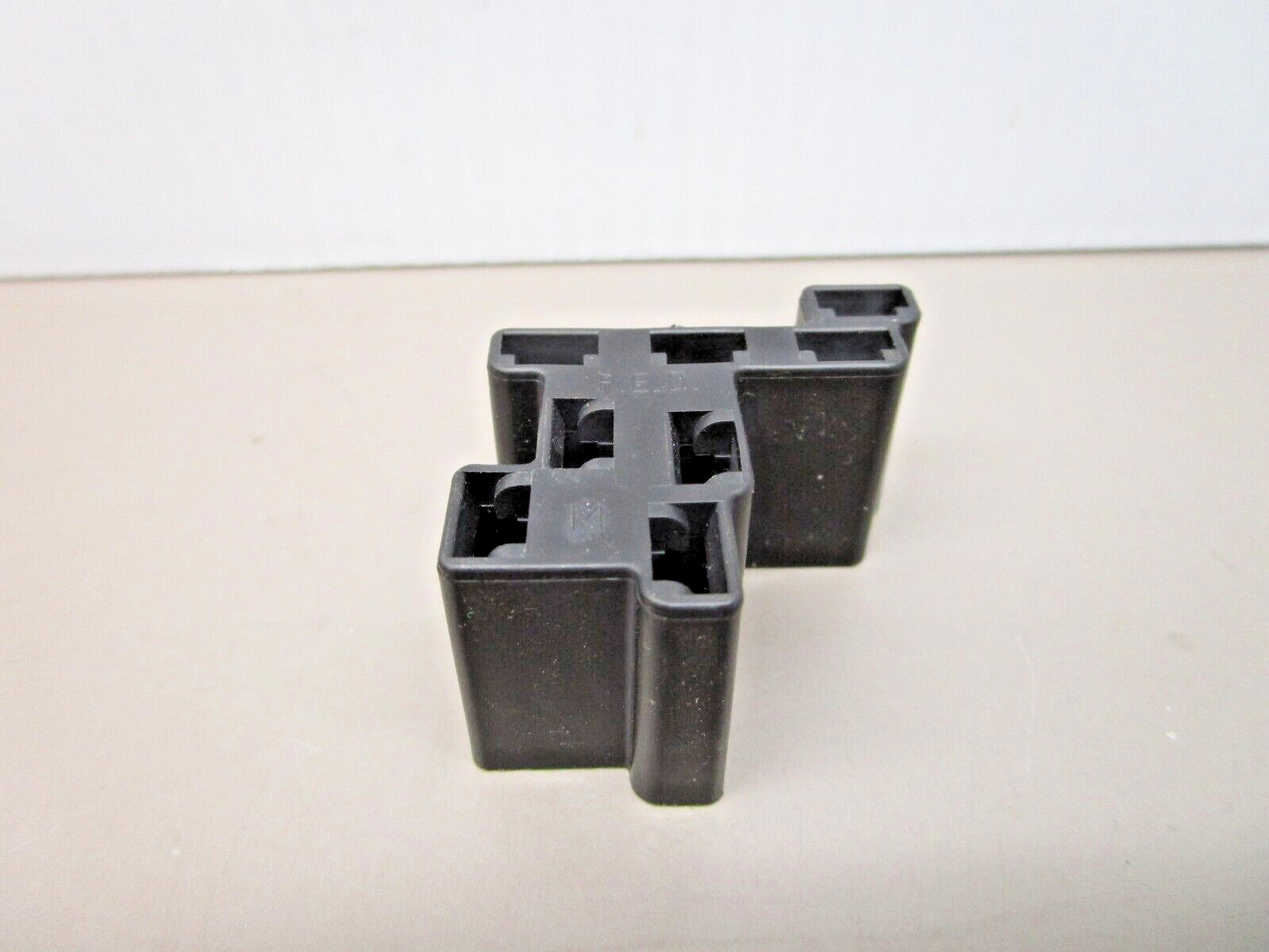 Delphi Packard 56-Series GM Terminal Housing and Sockets 8-Way Female Black 16ga