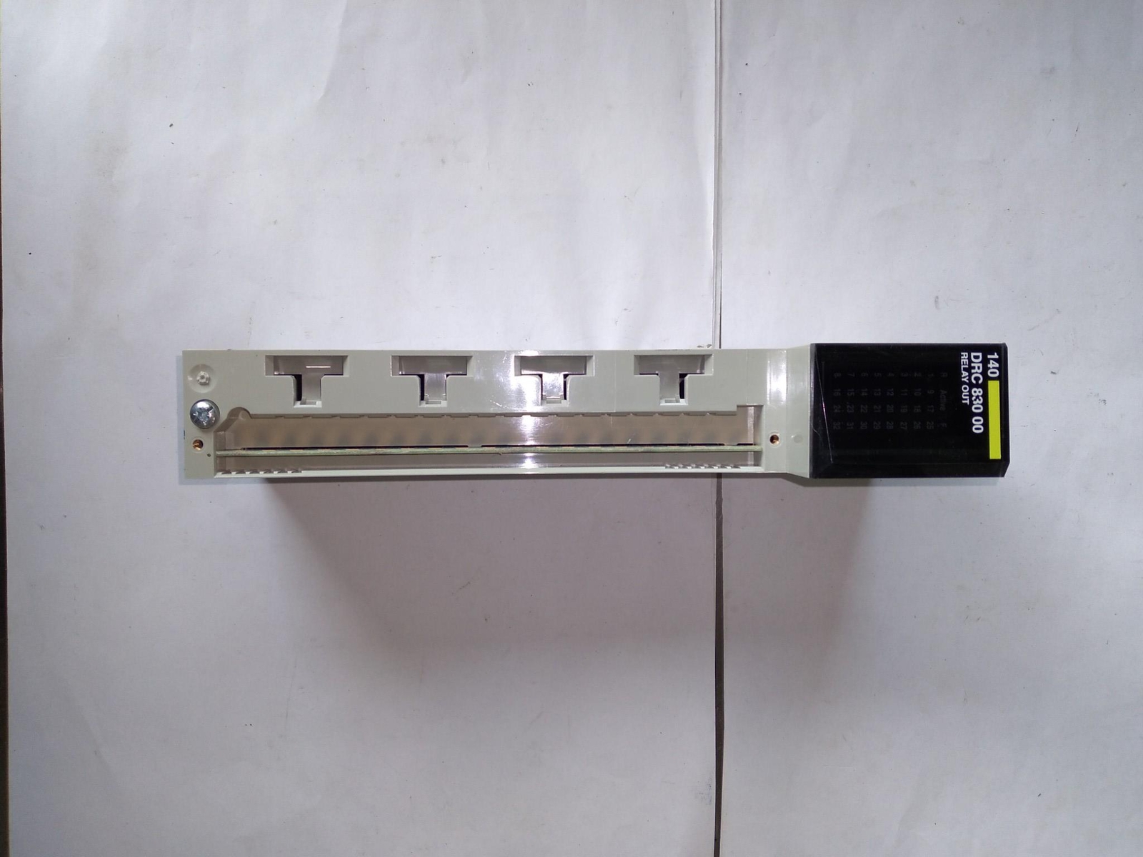 SCHNEIDER ELECTRIC MODICON QUANTUM 140DRC83000 RELAY OUT 8X1