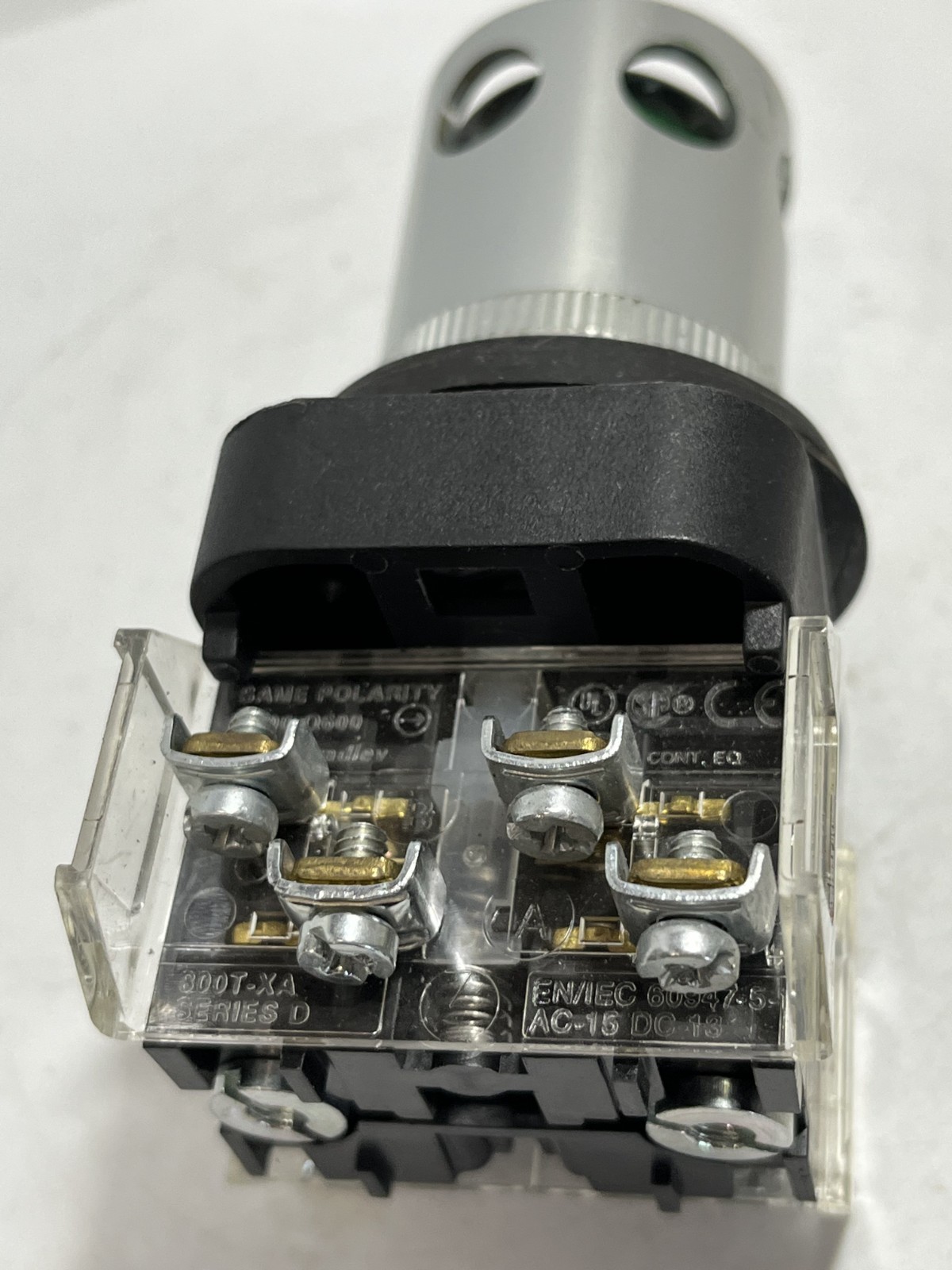 ALLEN BRADLEY 800T-QA24G PUSHBUTTON GREEN ILL 24VAC/DC 1NO/1NC SER T NNB