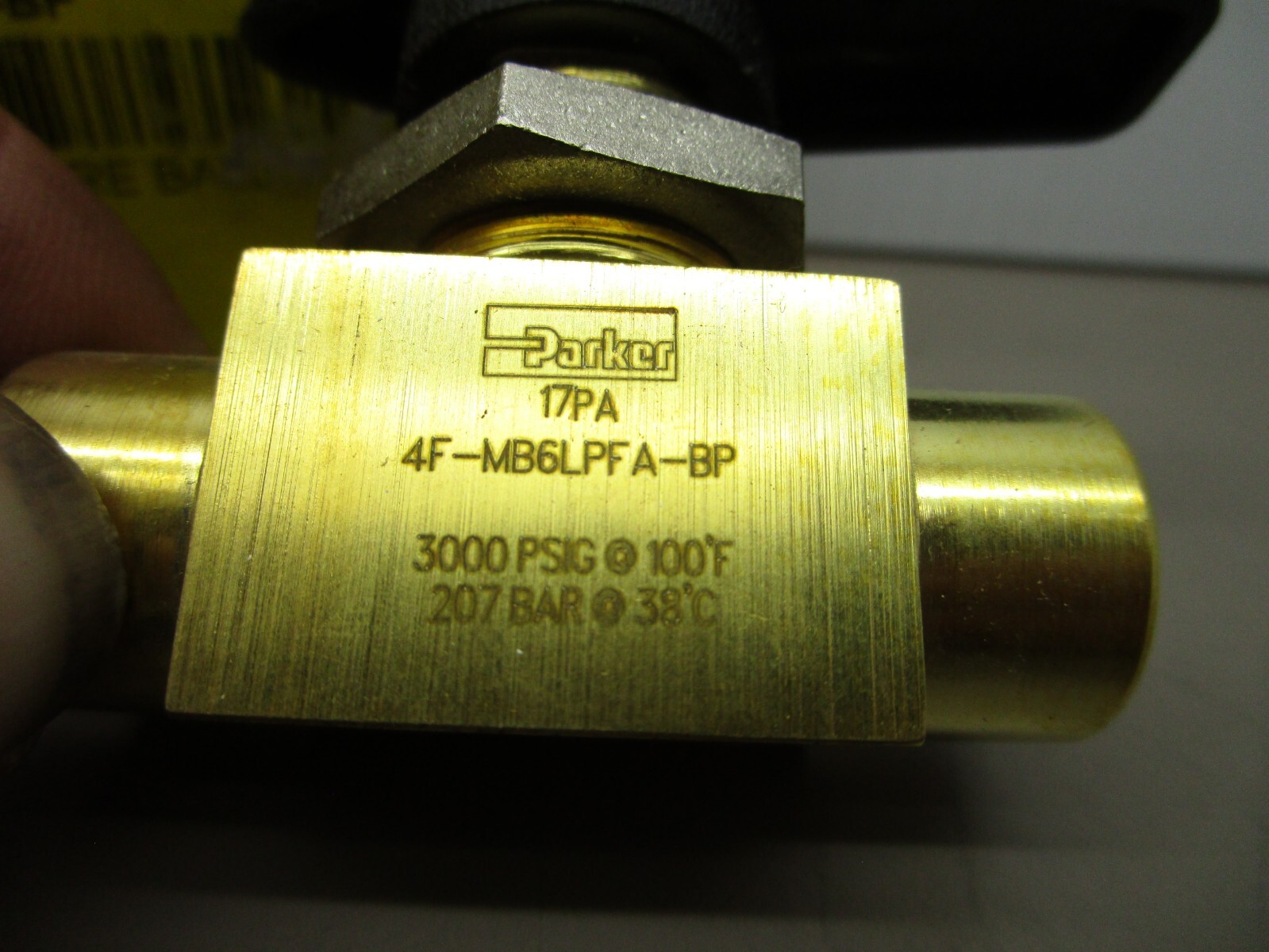 Parker 4F-MB6LPFA-BP Miniature Instrumentation Ball Valve Brass 1/4″ 3000Psi