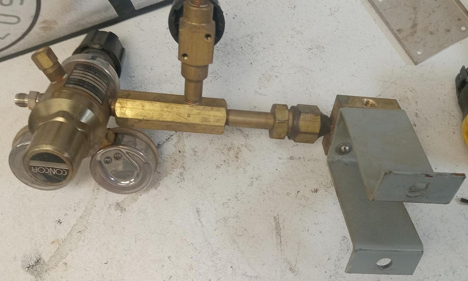 Used – Laser Gas Station w/Concoa Dual Regulator and Tee Purge – GHB-60