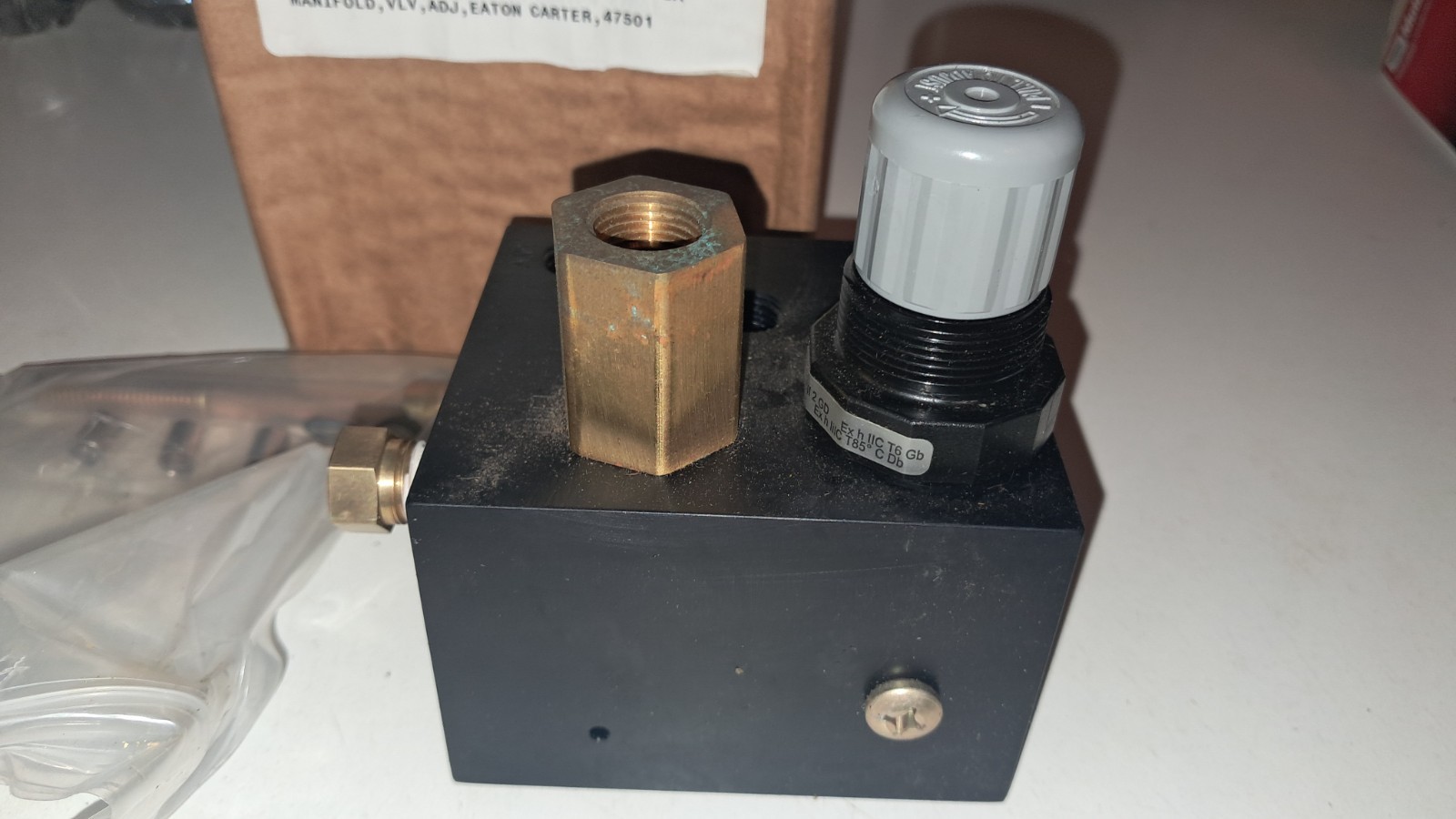 NEW EATON CARTER 47501 ADJ VALVE MANIFOLD (AVIATION?)