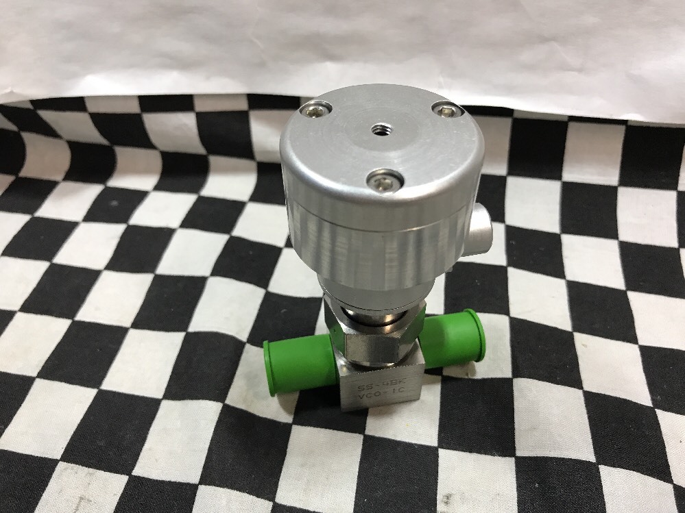 SWAGELOK Bellows Sealed Valve 1/4″ VCO, SS-4BK-VCO-1C, SHIPSAMEDAY #130Z35 Box
