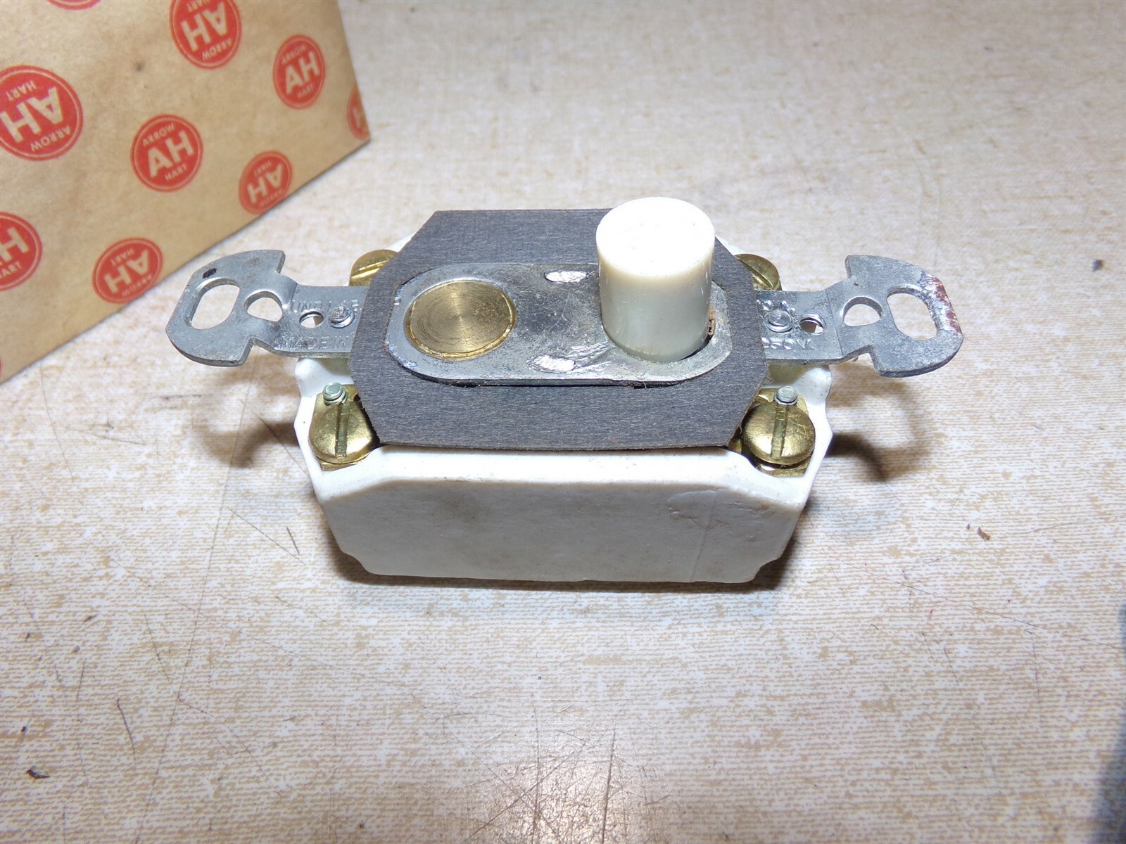 NEW Arrow Hart 83825-1B Momentary Push Button Switch 1610 *FREE SHIPPING*