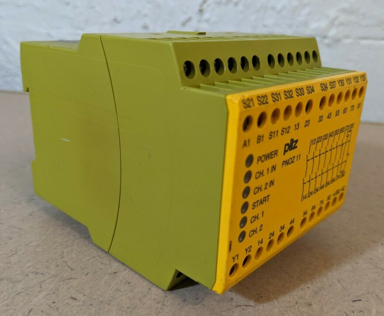 PILZ PNOZ11 Safety Relay 24VAC 24VDC 7n/o 1n/c