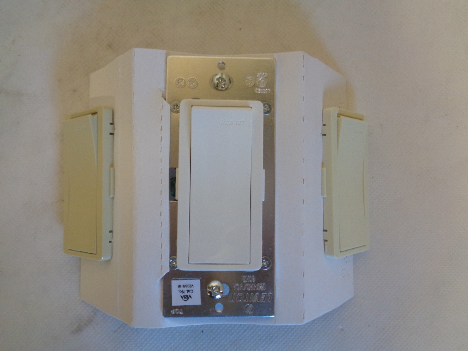 NEW LEVITON VZ0SR-10X LIGHT SWITCH REMOTE 120V 3 COLOR OPTION