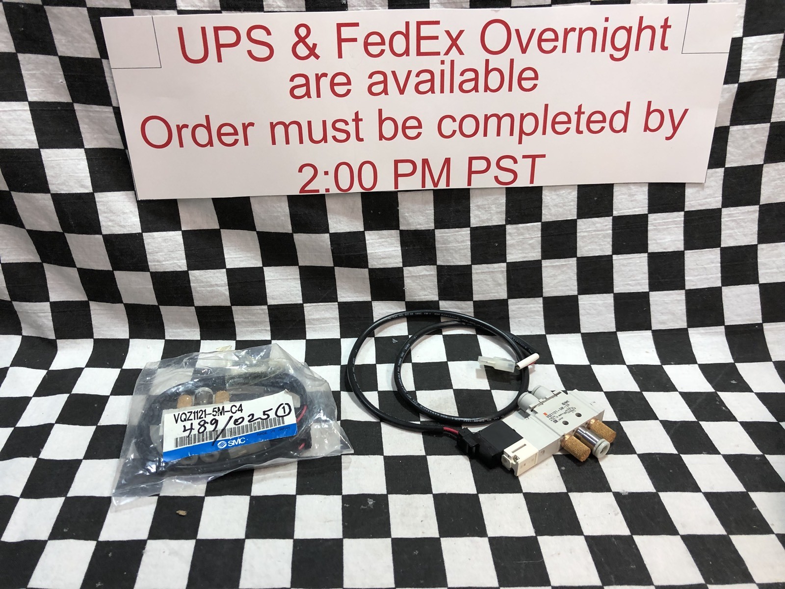 LOT OF 2, SMC SOLENOID VALVE VQZ1121-5M-C4, VQZ11215MC4, SHIPSAMEDAY#1176B4