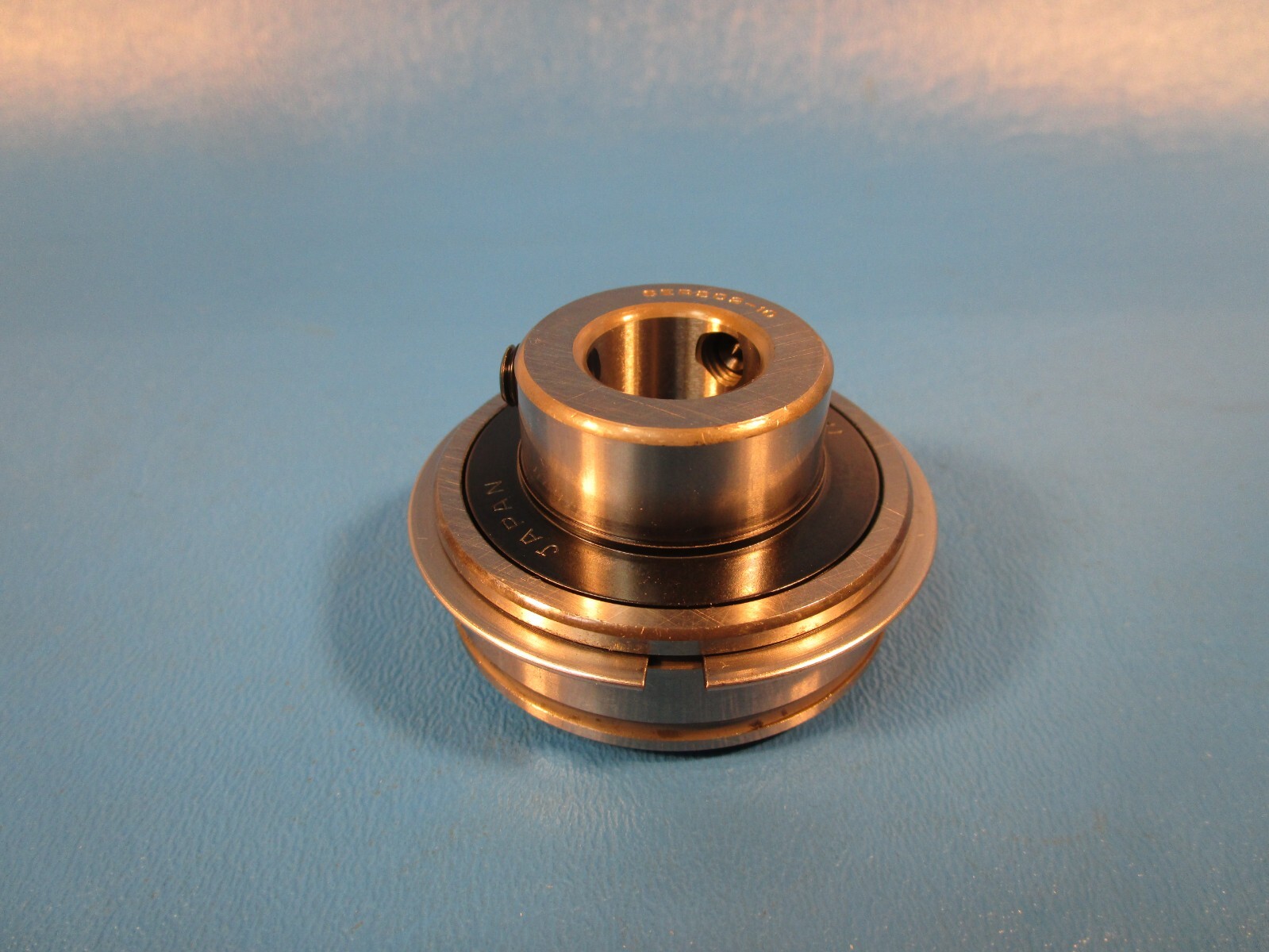 AMI SER202-10 Ball Insert Bearing – Cylindrical Bore, 5/8 in ID