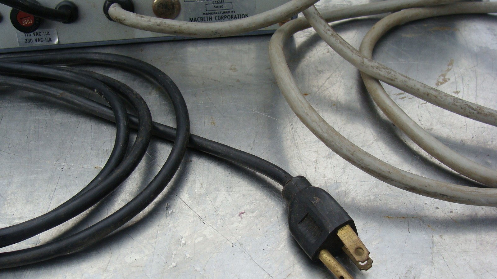 Vintage Macbeth Corp. RD 100R, 30W, 115V, 50/60 Hz. Made in Newburgh, NY. USA.