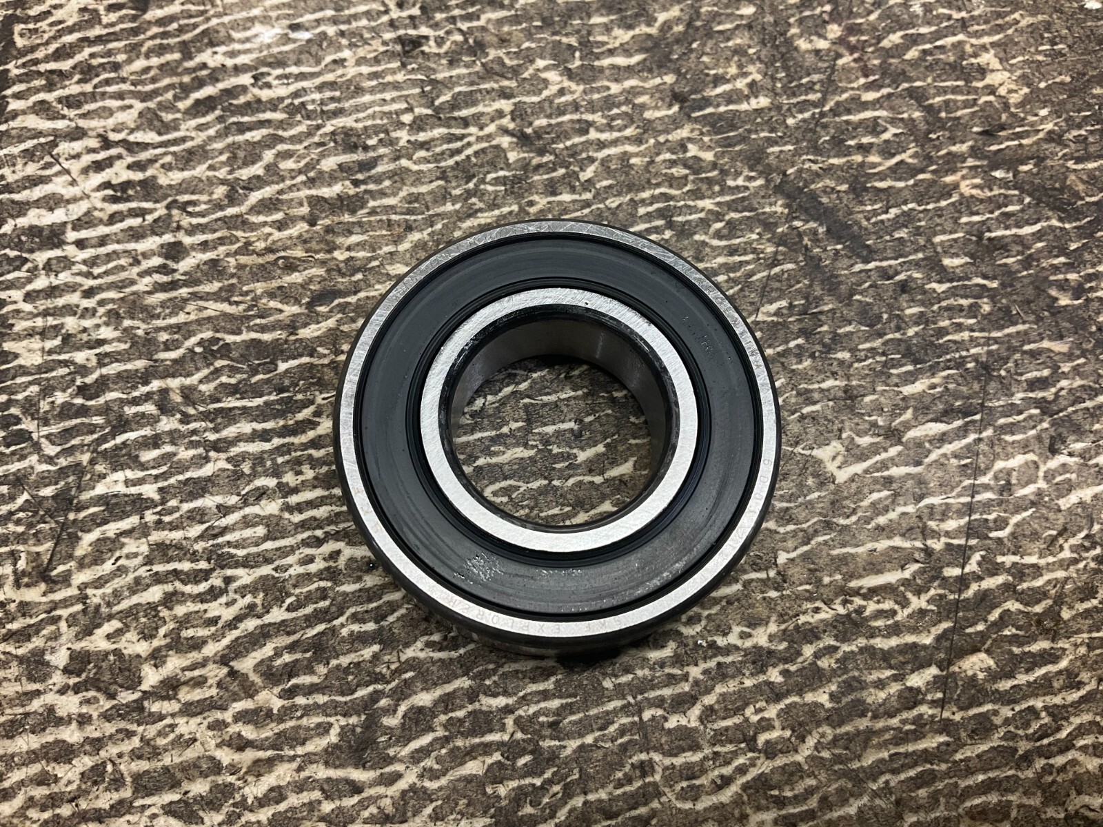 SKF 6205-2RSH/C3GJN Roller Bearing 62052RSHC3GJN New (TSC)