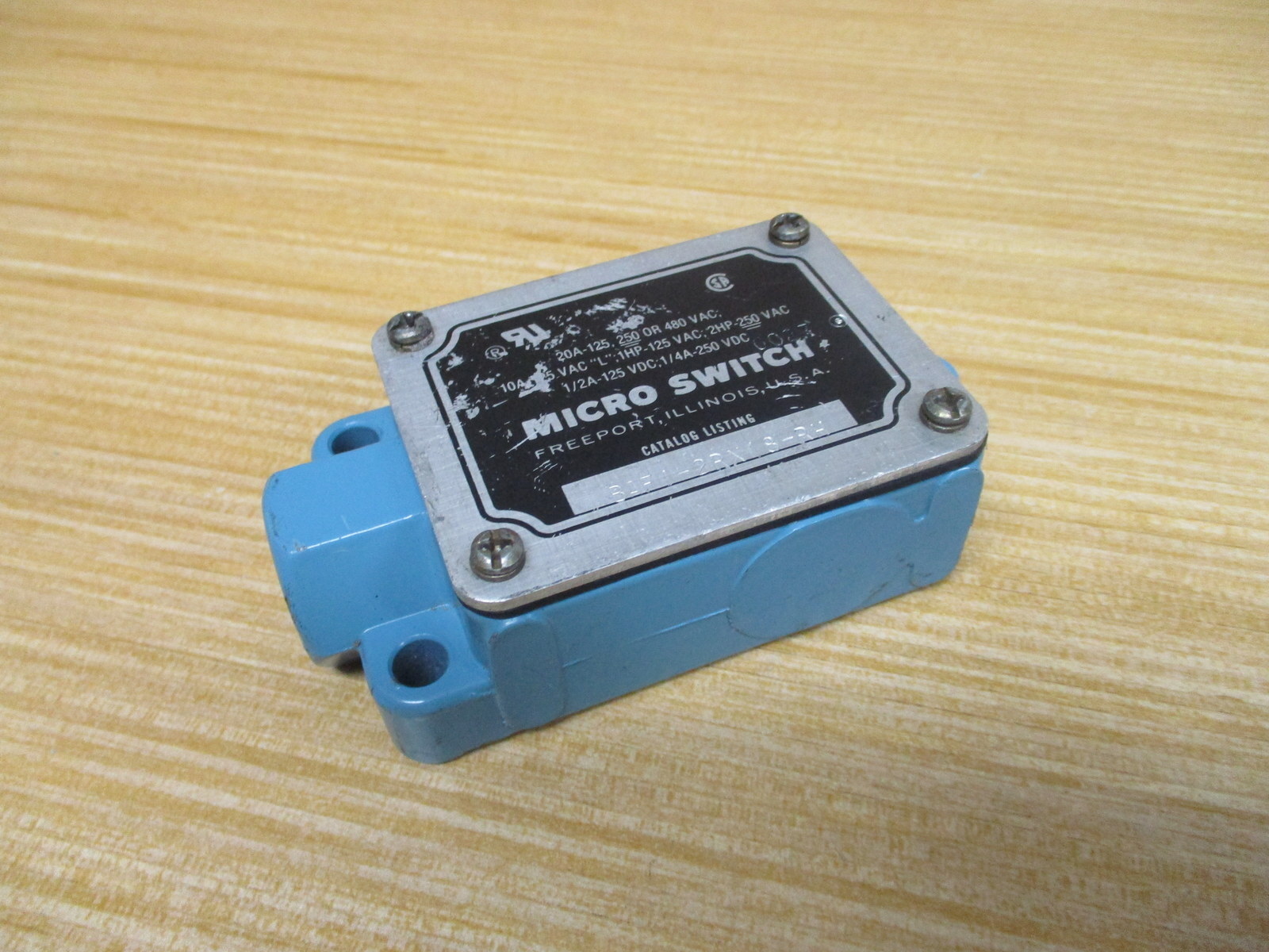 Honeywell / Micro Switch BAF1-2RN18-RH Limit Switch BAF12RN18RH W/O Wobble Lever