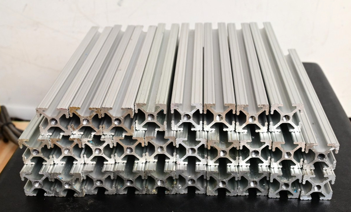 QTY 28 T-Slot 80/20 Style Aluminum Extrusion 1″x1″ x ~8″ Used Total ~18.5ft 9lb