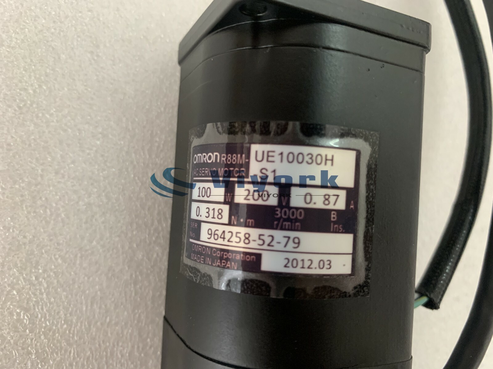Omron R88M-UE10030H-S1 UE-SERIES AC SERVO MOTOR 200 VOLT NEW