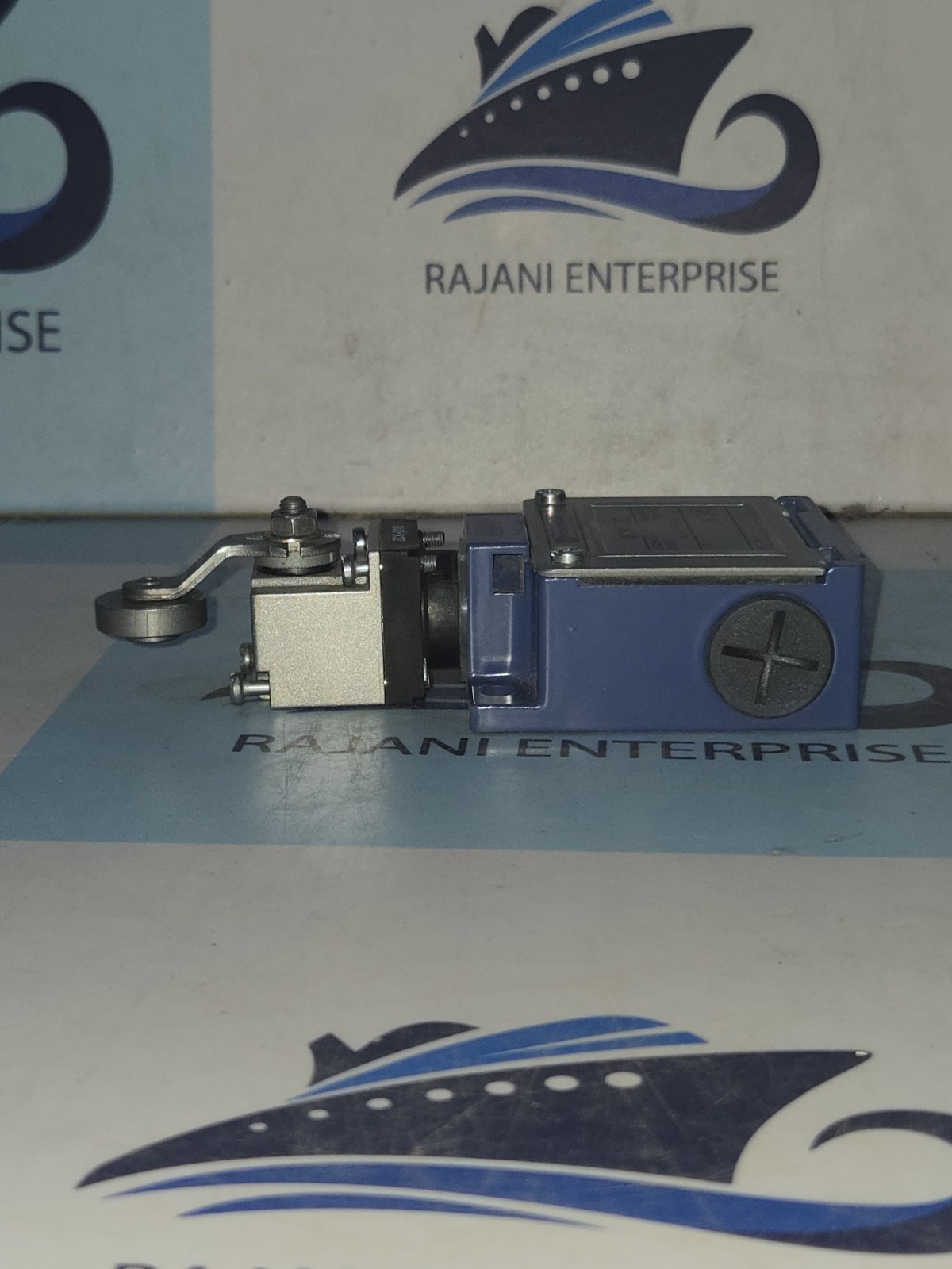 NEW Telemecanique XCK-M.C Limit Switch with Head ZCK-D16 500V 6kV IP66