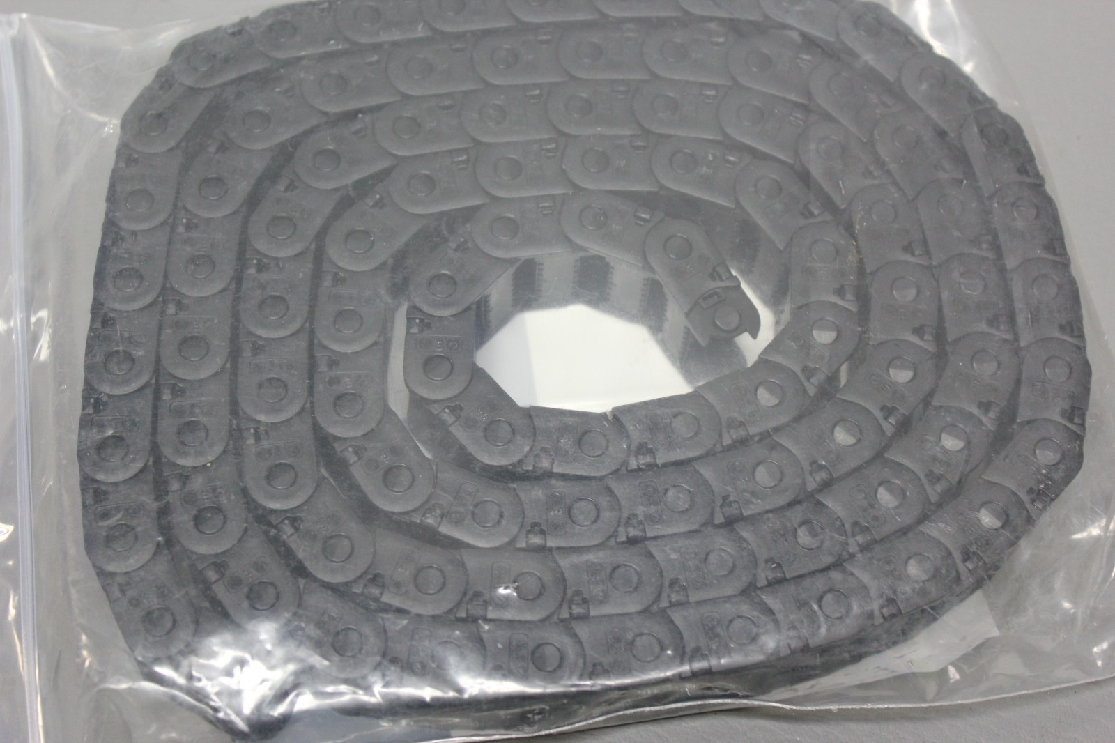 NEW IGUS ENERGY CHAIN CABLE CARRIER E2-1020028-6MC