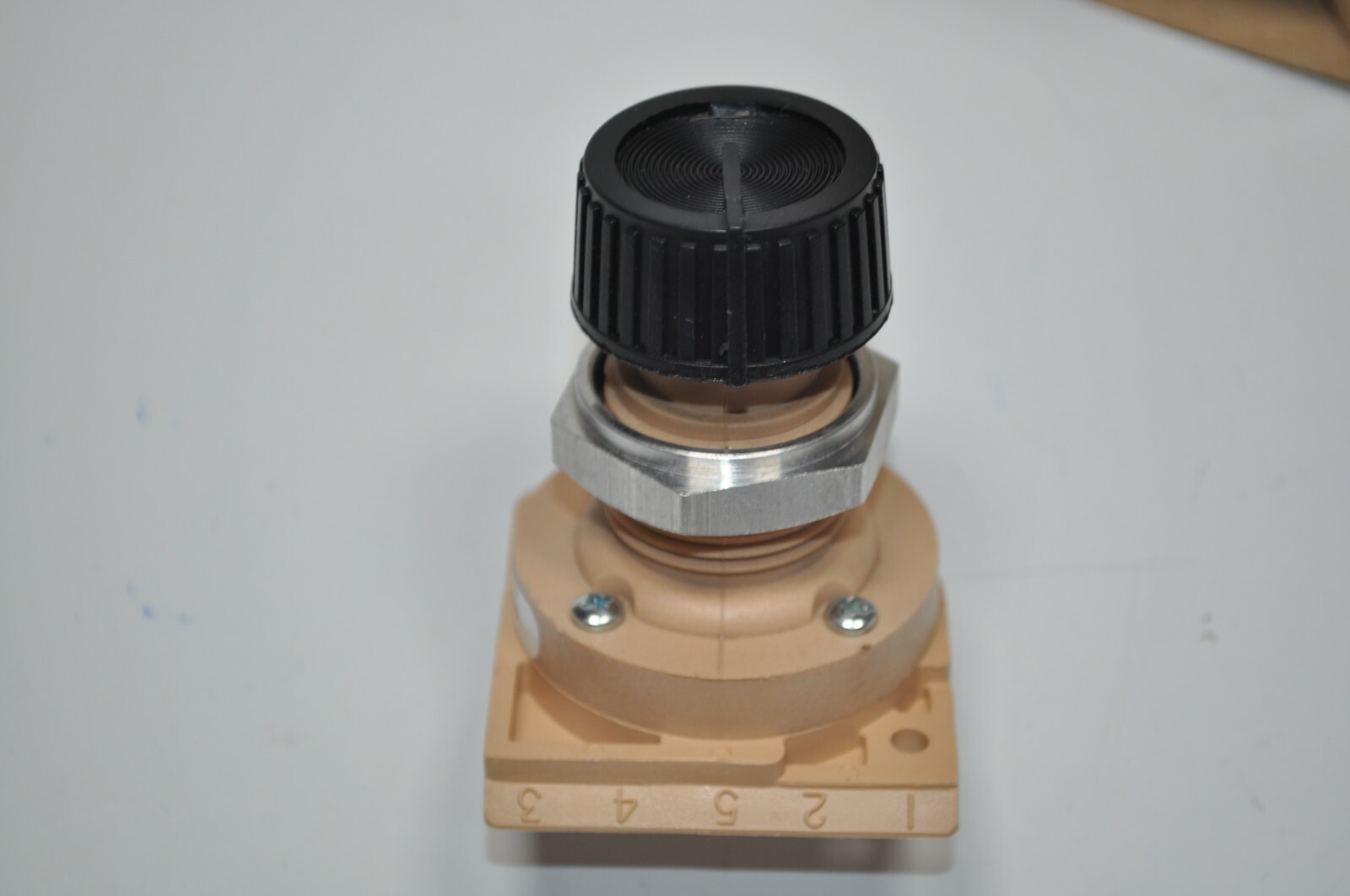NEW INVENSYS T.A.C PNEUMODULAR Switch Selector Relay 3 Position 5 Branch # S530